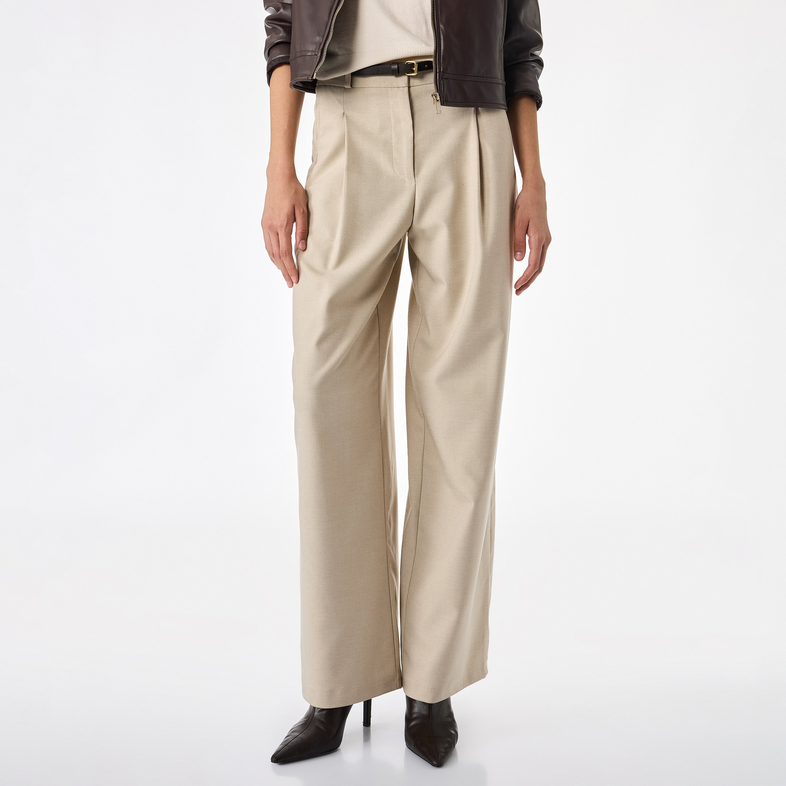 بنطال حريمي بقصة أرجل واسعة باللون البيج من كوتون-women-clothing-trousers-image-1