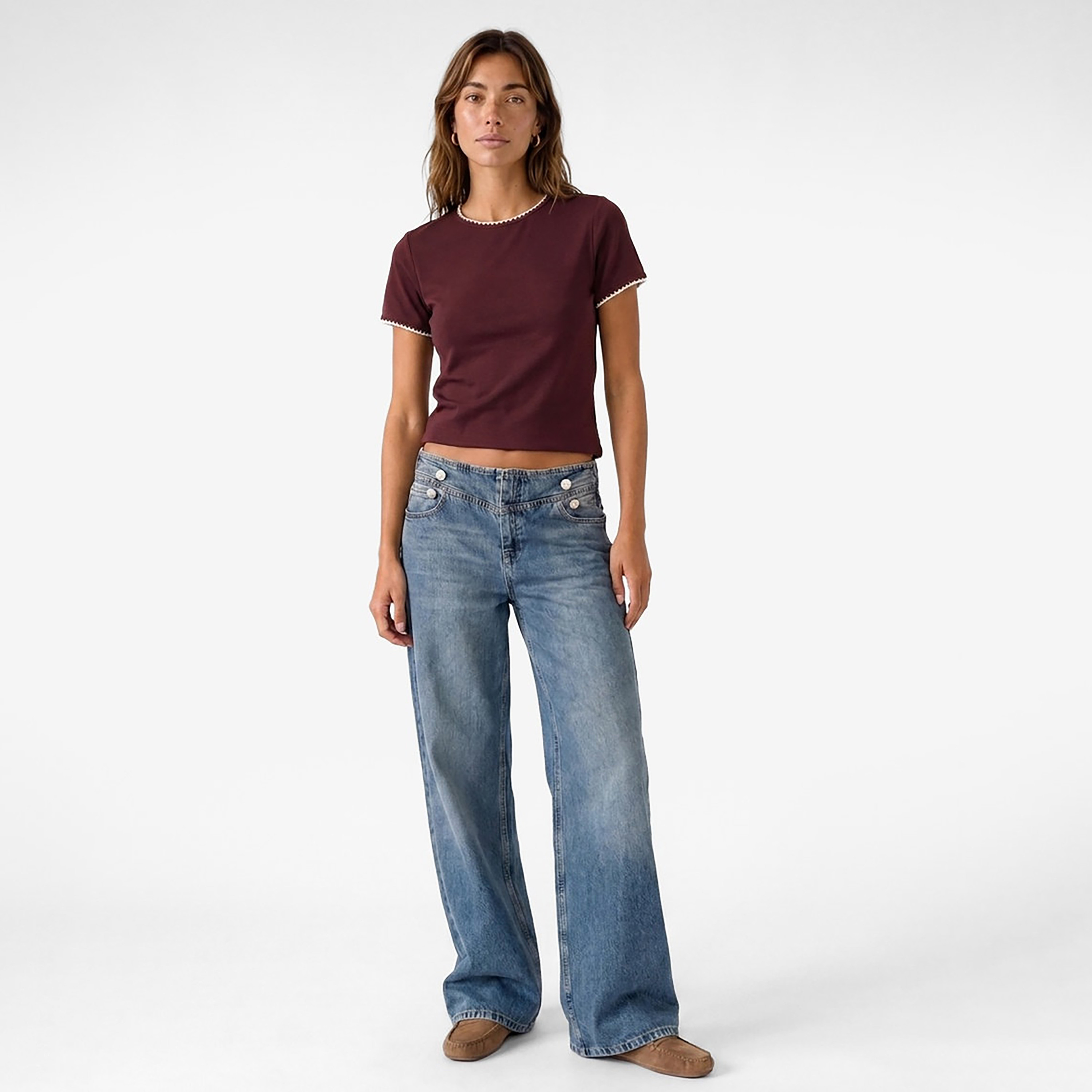 تيشيرت حريمي بشرائط تحديد مباينة باللون النبيتي من كوتون-women-clothing-tshirts-image-2