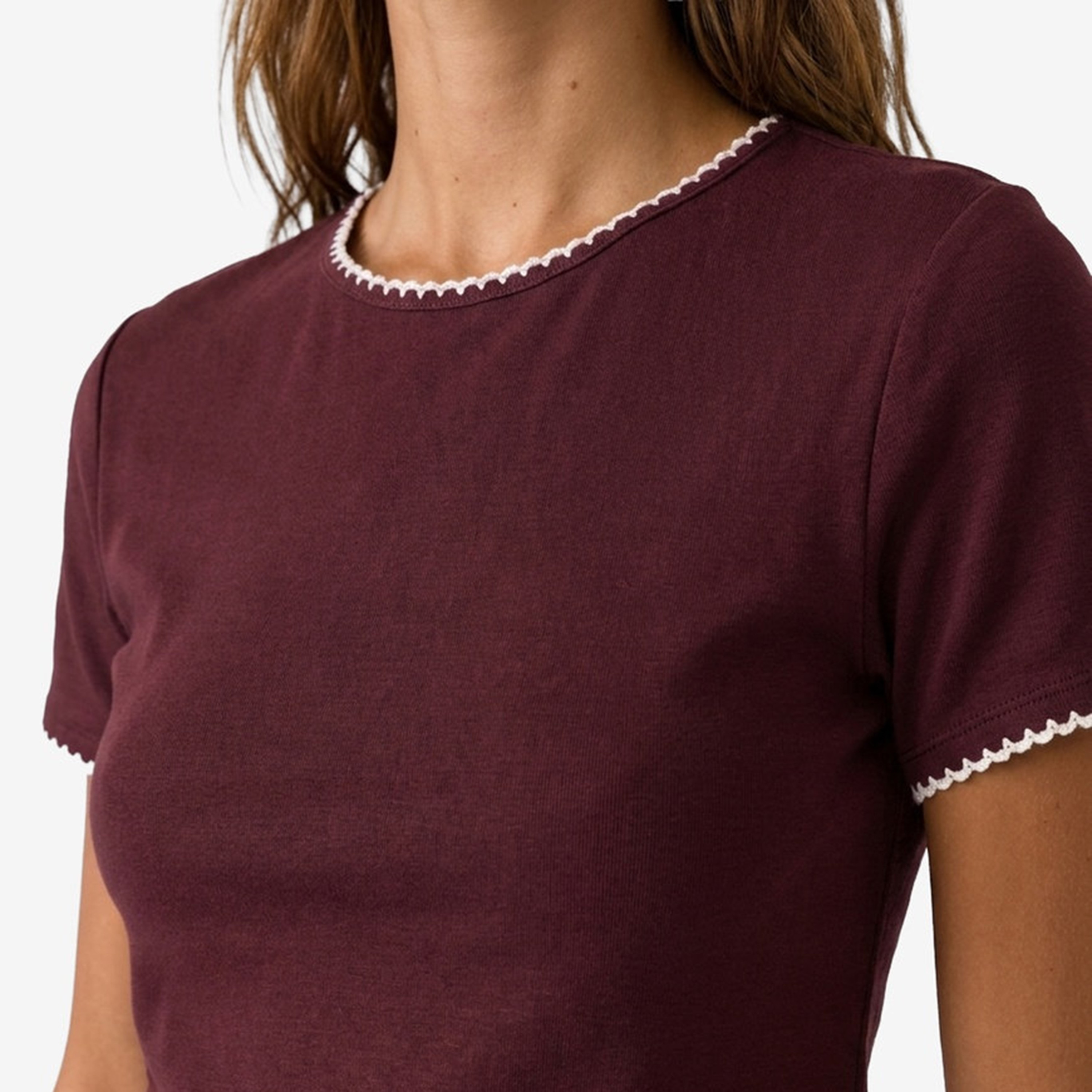 تيشيرت حريمي بشرائط تحديد مباينة باللون النبيتي من كوتون-women-clothing-tshirts-image-4