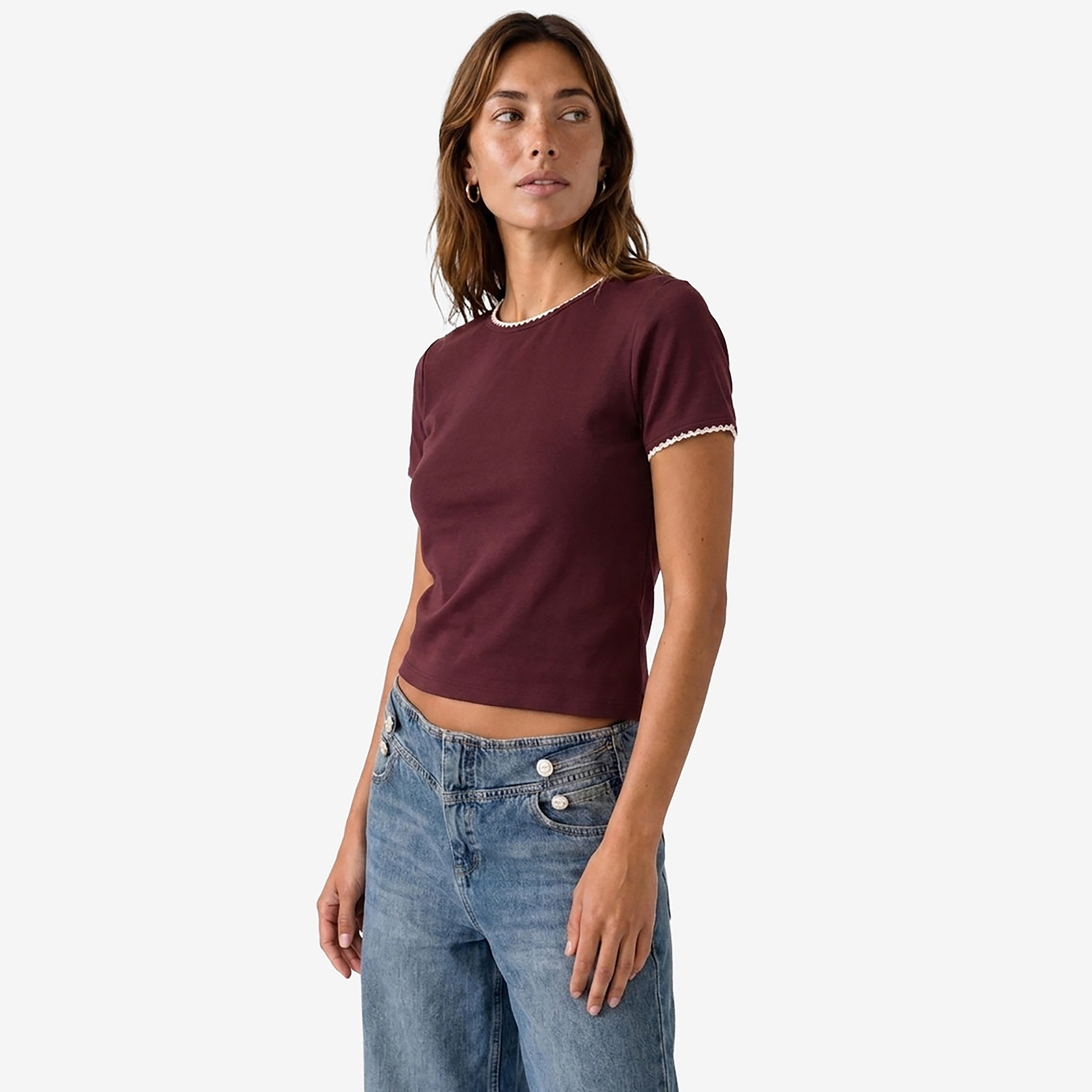 تيشيرت حريمي بشرائط تحديد مباينة باللون النبيتي من كوتون-women-clothing-tshirts-image-5