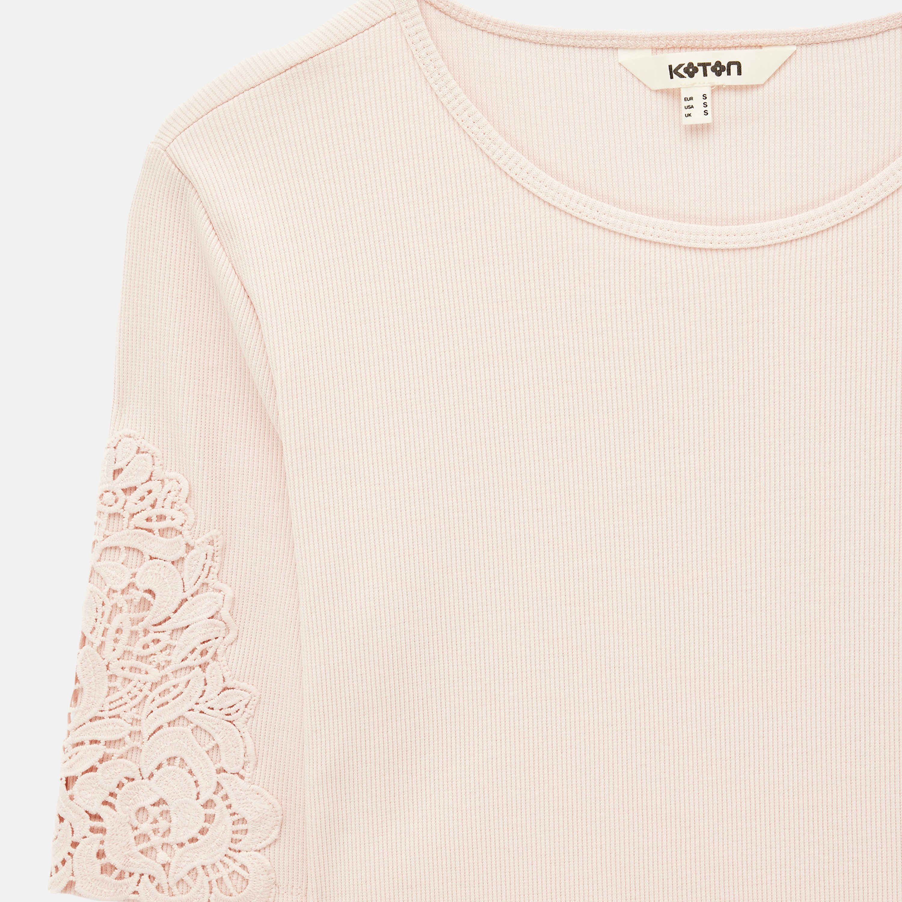 توب حريمي مزين بالدانتيل من كوتون-women-clothing-shirtsandblouses-blouses-image-3