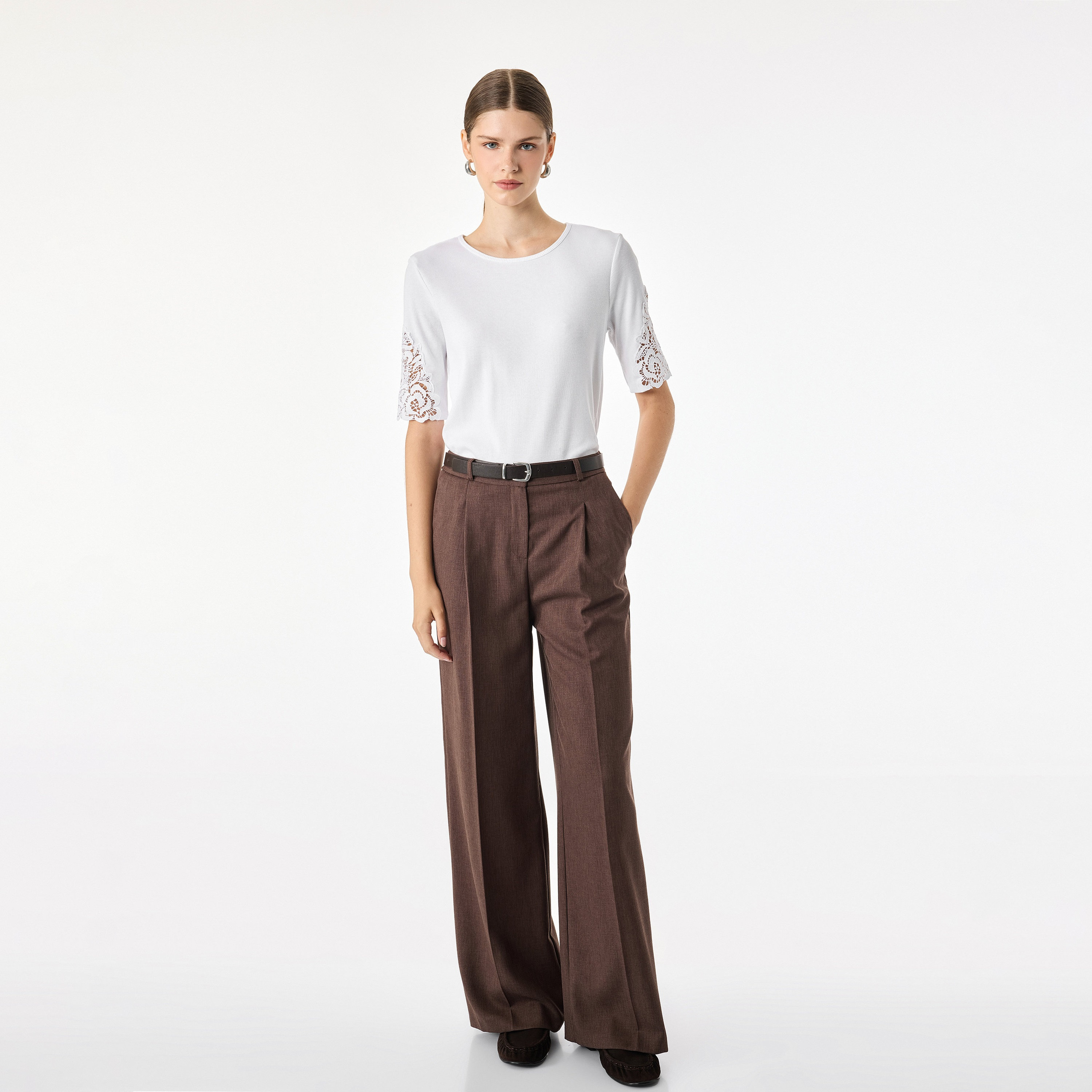 توب حريمي مزين بالدانتيل من كوتون-women-clothing-shirtsandblouses-blouses-image-5