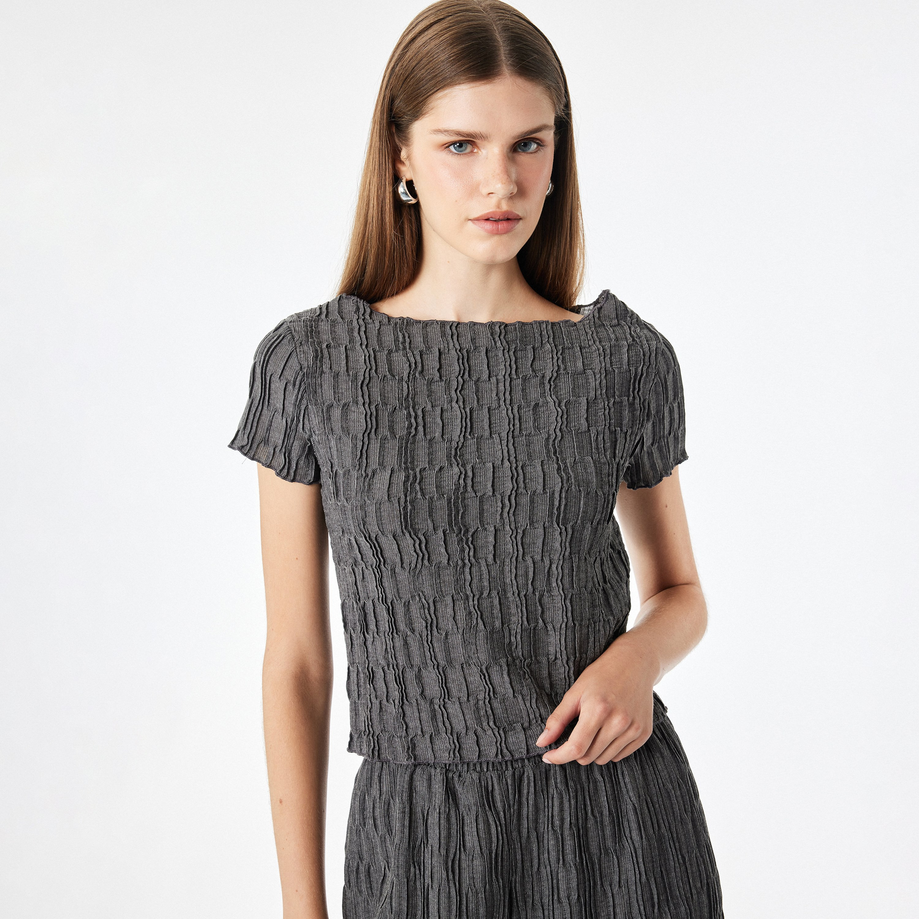 توب حريمي مجعد باللون الرمادي من كوتون-women-clothing-shirtsandblouses-blouses-image-1