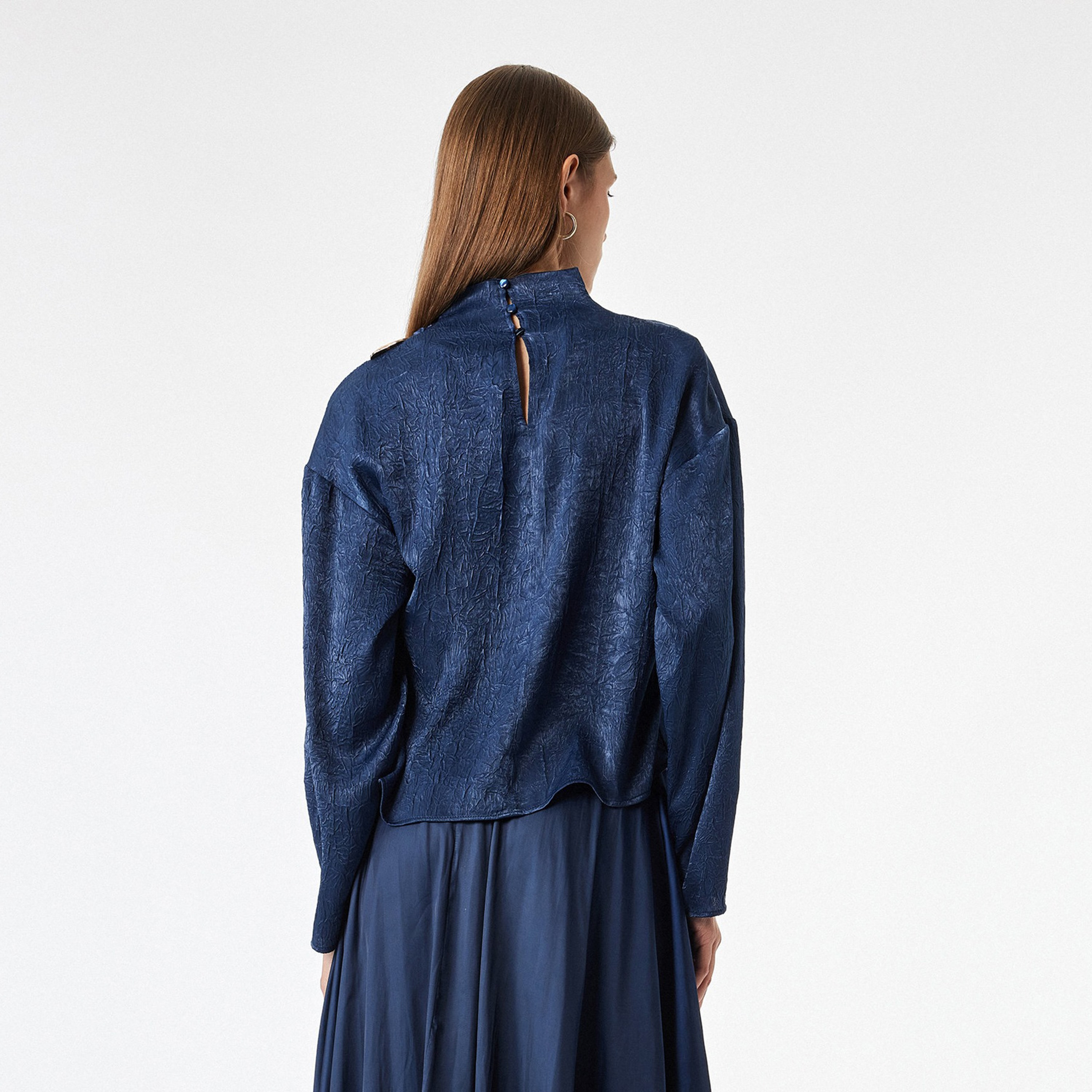 توب مجعد حريمي بفتحة رقبة مرتفعة وأكتاف منسدلة باللون الكحلي من كوتون-women-clothing-shirtsandblouses-blouses-image-3