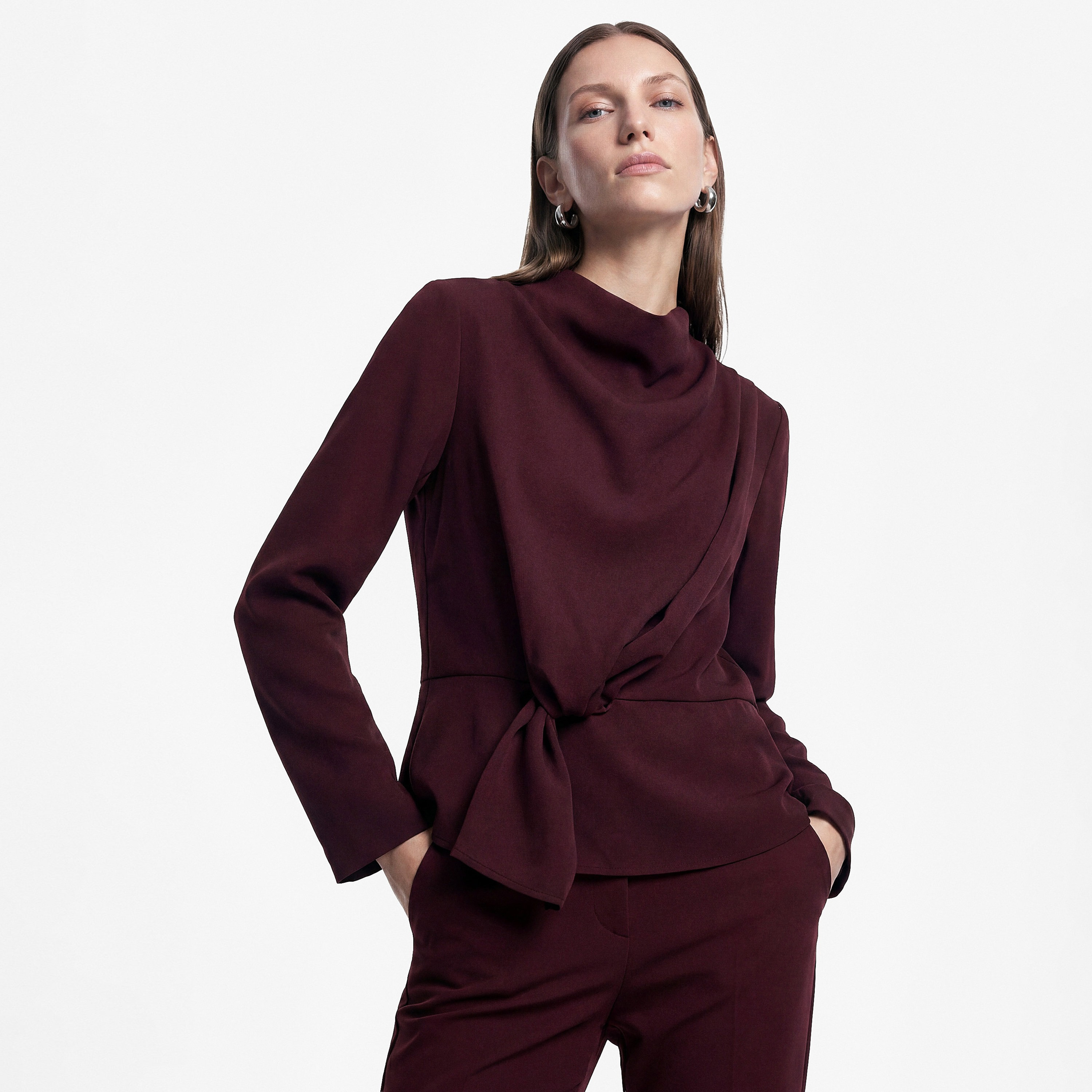 توب بيبلوم حريمي بفتحة رقبة منسدلة (كاول نك) وتفاصيل عقدة باللون الأحمر من كوتون-women-clothing-shirtsandblouses-blouses-image-1