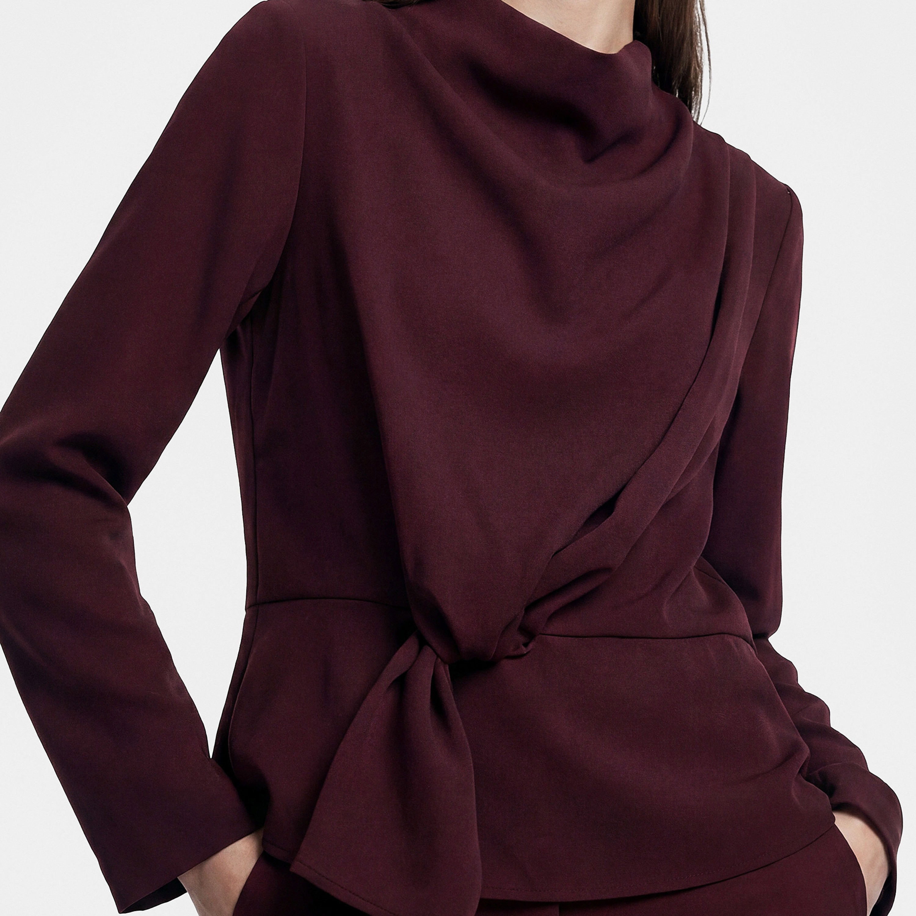 توب بيبلوم حريمي بفتحة رقبة منسدلة (كاول نك) وتفاصيل عقدة باللون الأحمر من كوتون-women-clothing-shirtsandblouses-blouses-image-4