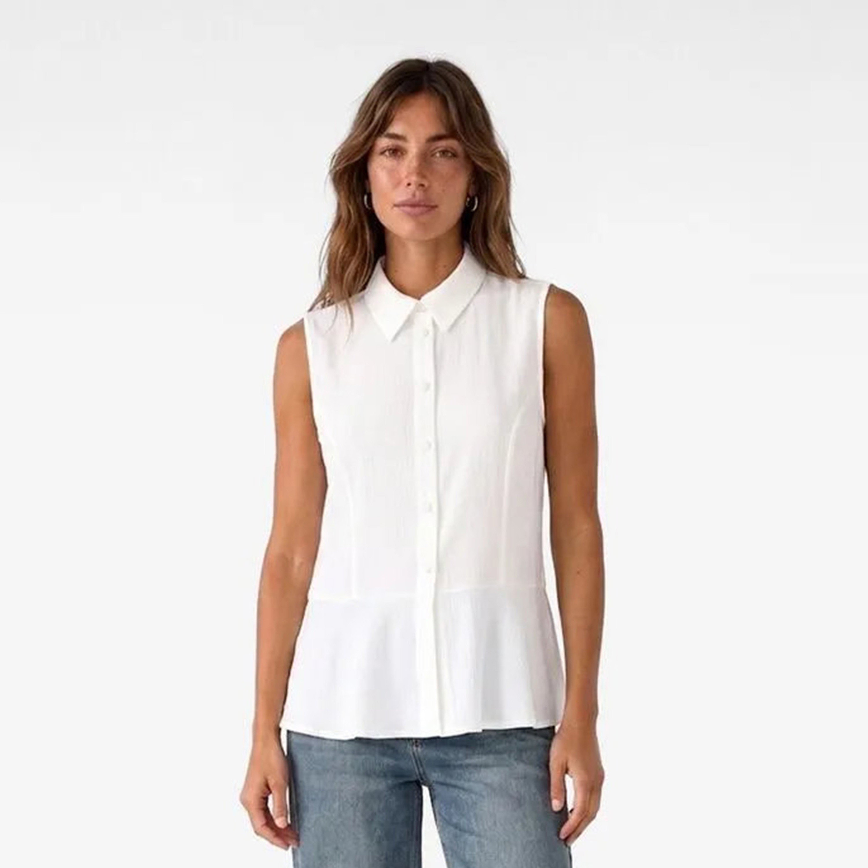 توب بيبلوم حريمي بياقة ونسيج بارز الملمس باللون الأبيض من كوتون-women-clothing-shirtsandblouses-blouses-image-1