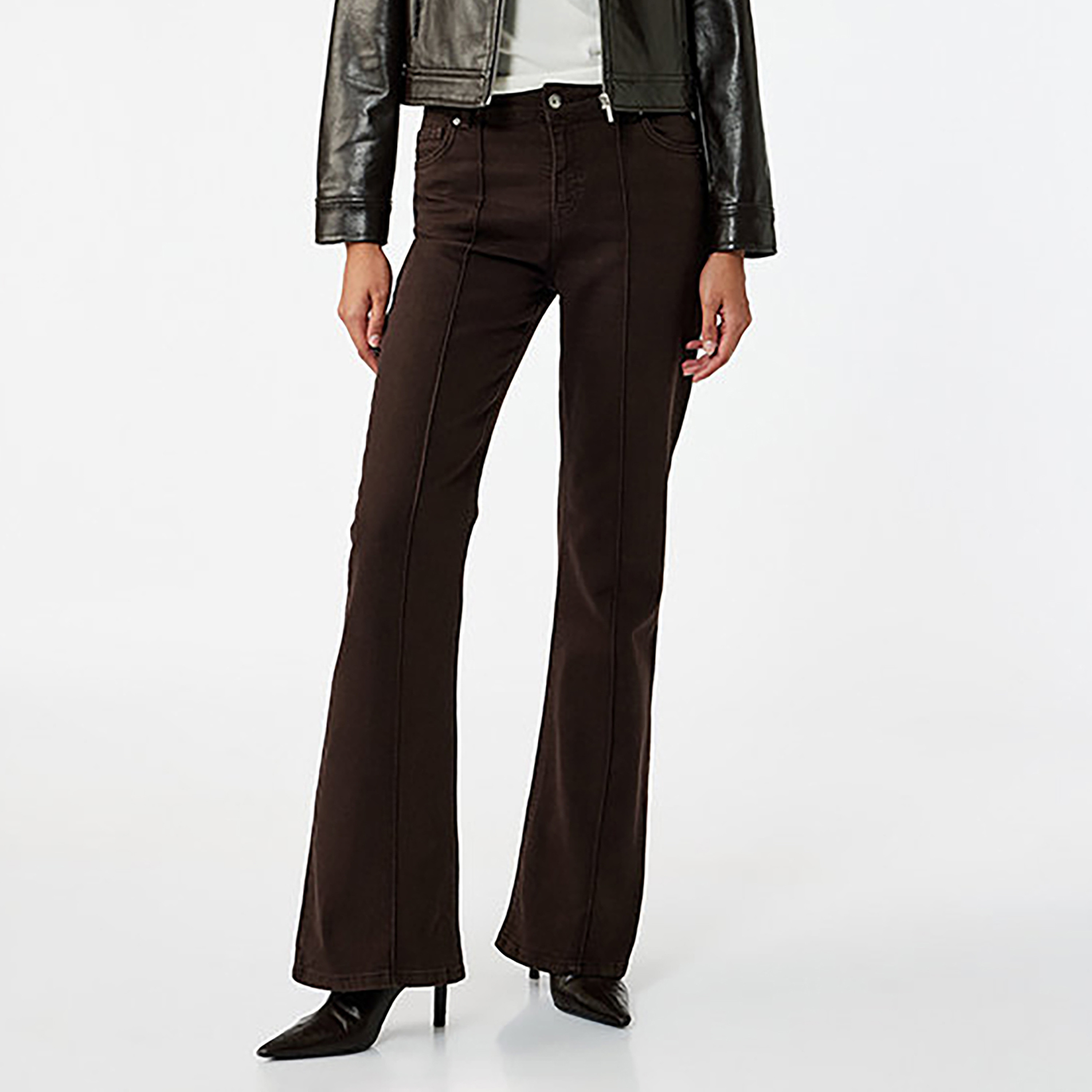 بنطال حريمي بقصة بوت كات باللون البني الداكن من كوتون-women-clothing-trousers-image-1