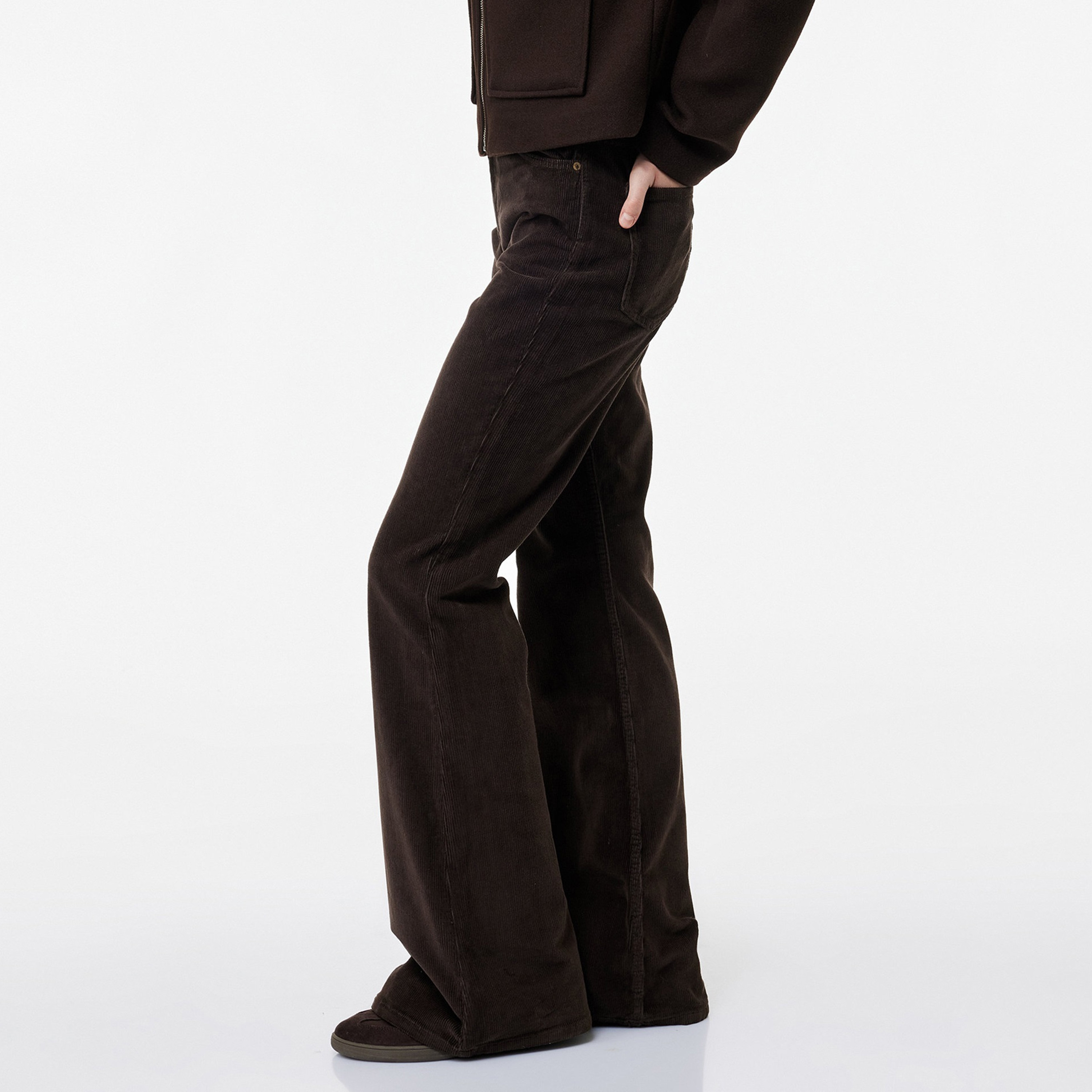 بنطال مخمل مضلع (كوردروي) حريمي بقصة بوت كات باللون البني الداكن من كوتون-women-clothing-trousers-image-3