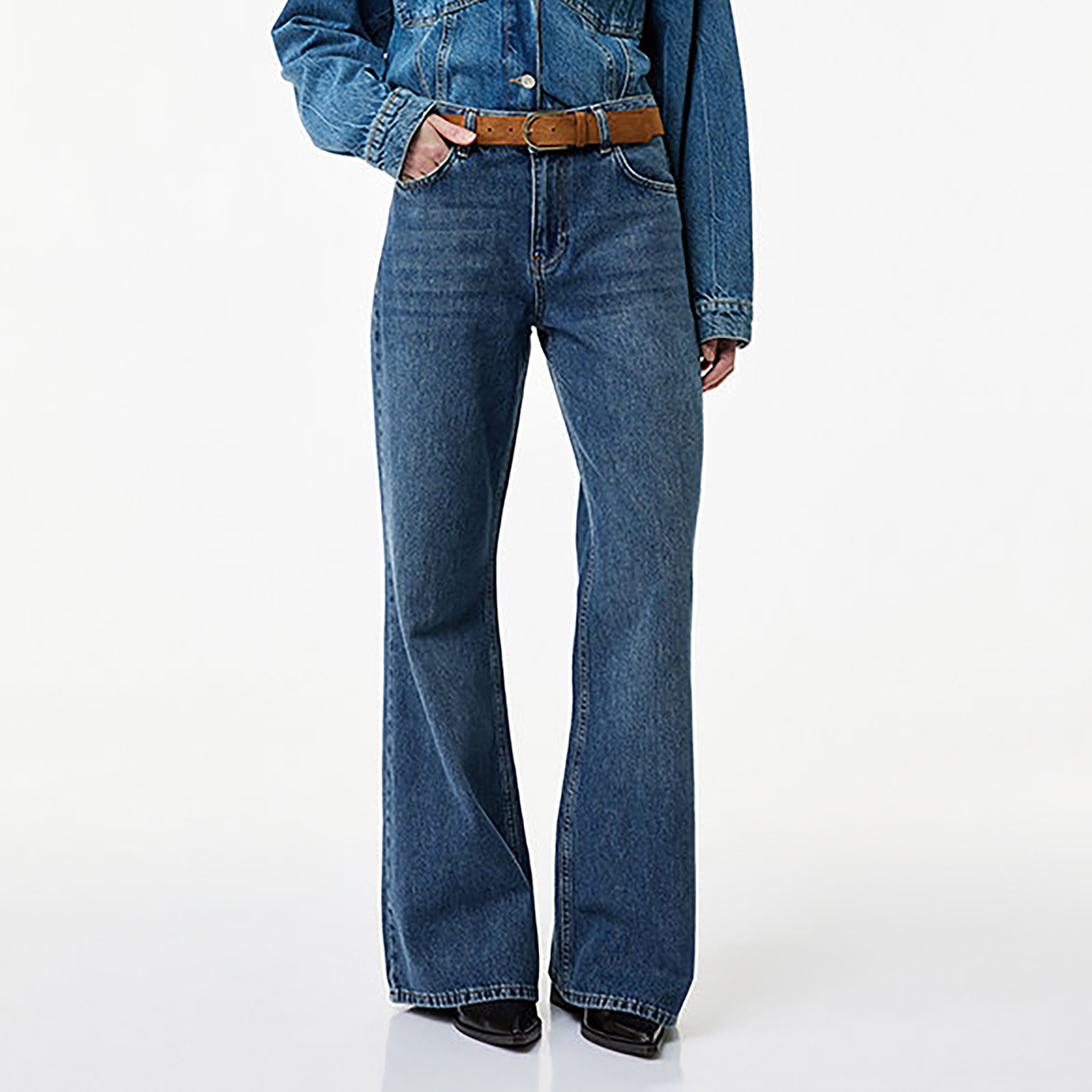 بنطال جينز حريمي بخصر مرتفع وقصة منتظمة وتأثير مغسول من كوتون-women-clothing-jeans-image-1