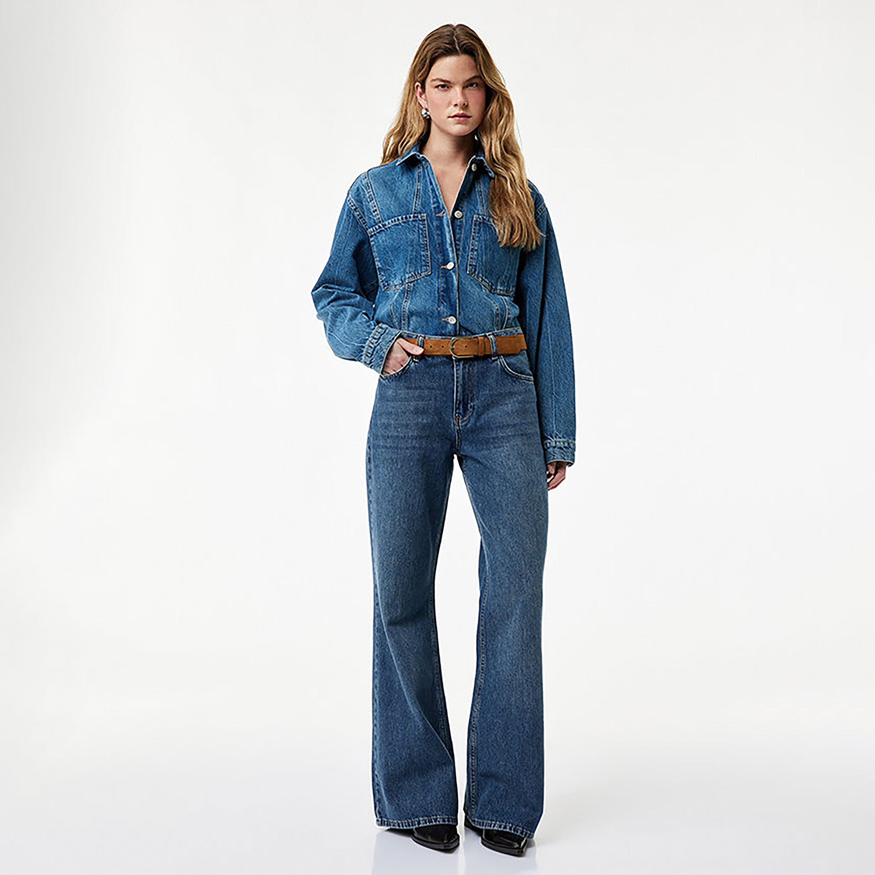بنطال جينز حريمي بخصر مرتفع وقصة منتظمة وتأثير مغسول من كوتون-women-clothing-jeans-image-2