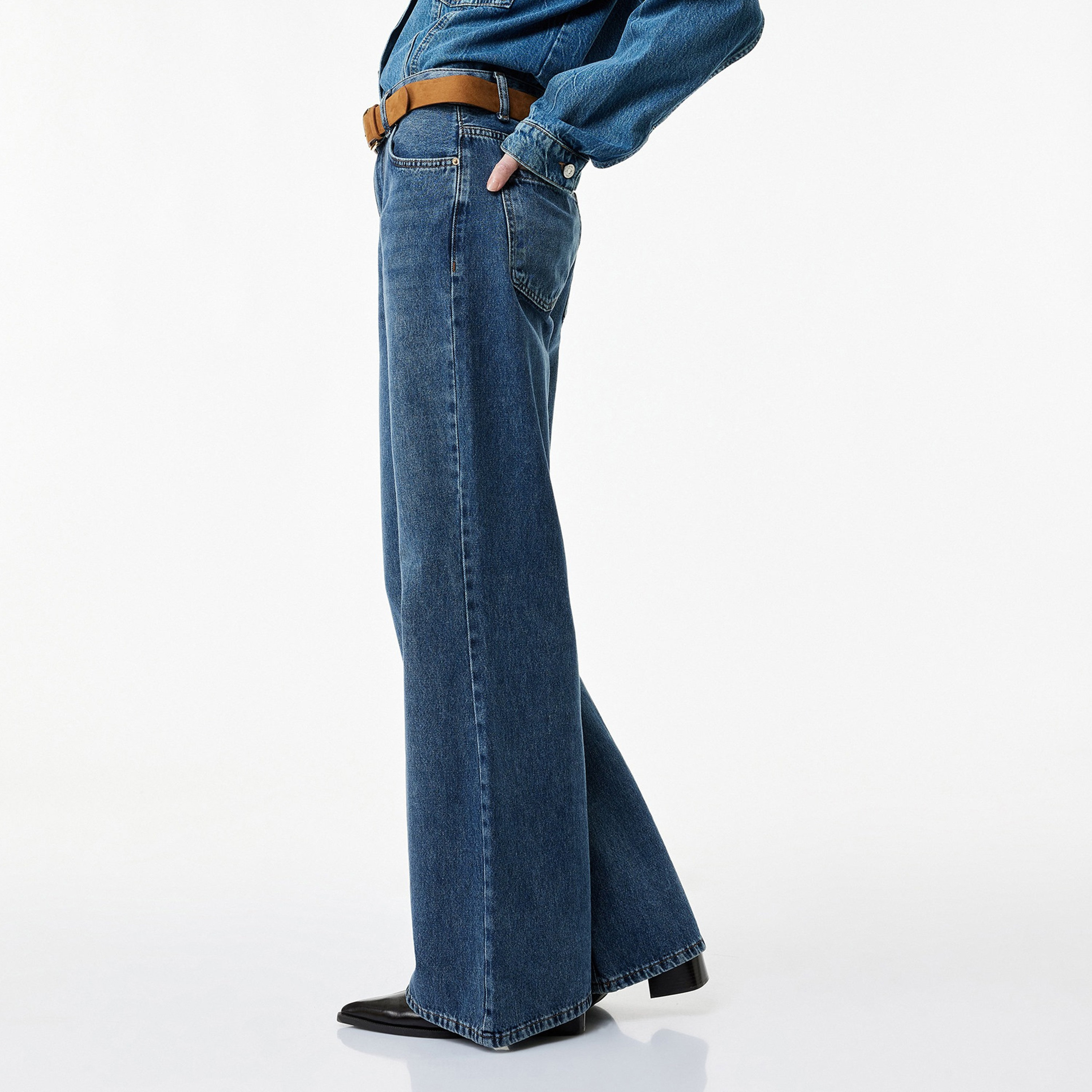 بنطال جينز حريمي بخصر مرتفع وقصة منتظمة وتأثير مغسول من كوتون-women-clothing-jeans-image-3