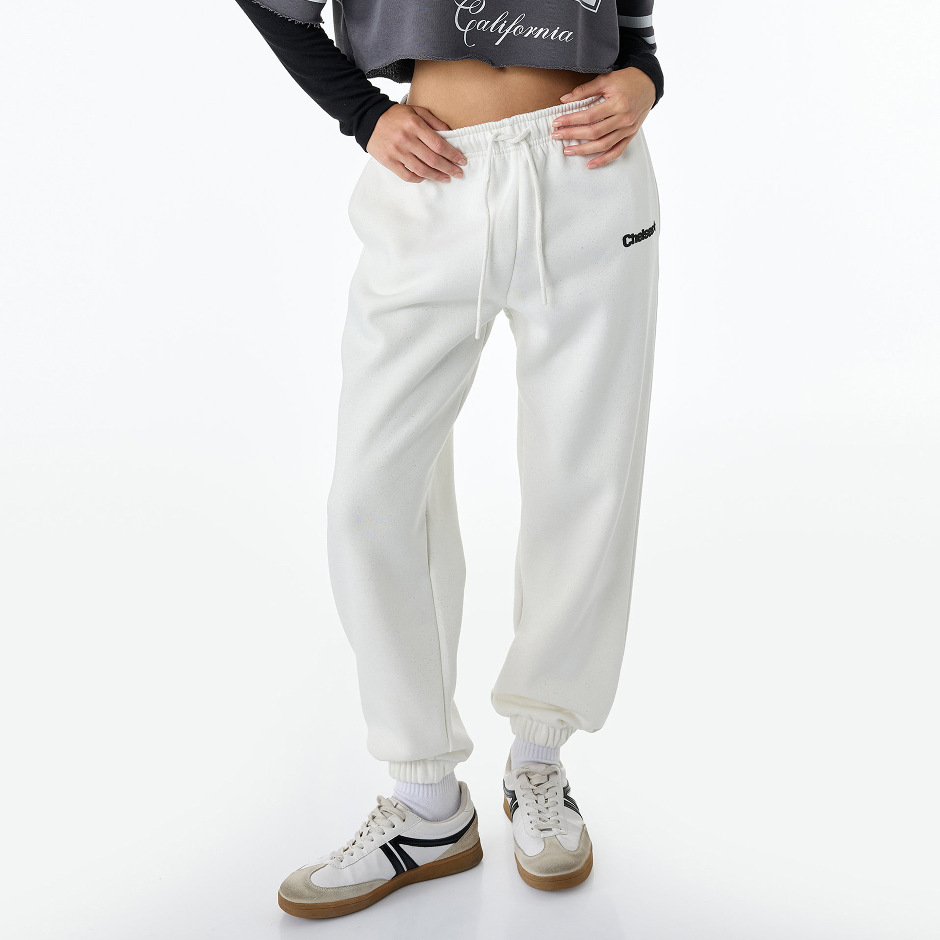 بنطال رياضي (سويت بانتس) حريمي بخصر برباط وأطراف مطاطية باللون الأبيض من كوتون-women-clothing-joggers-image-3