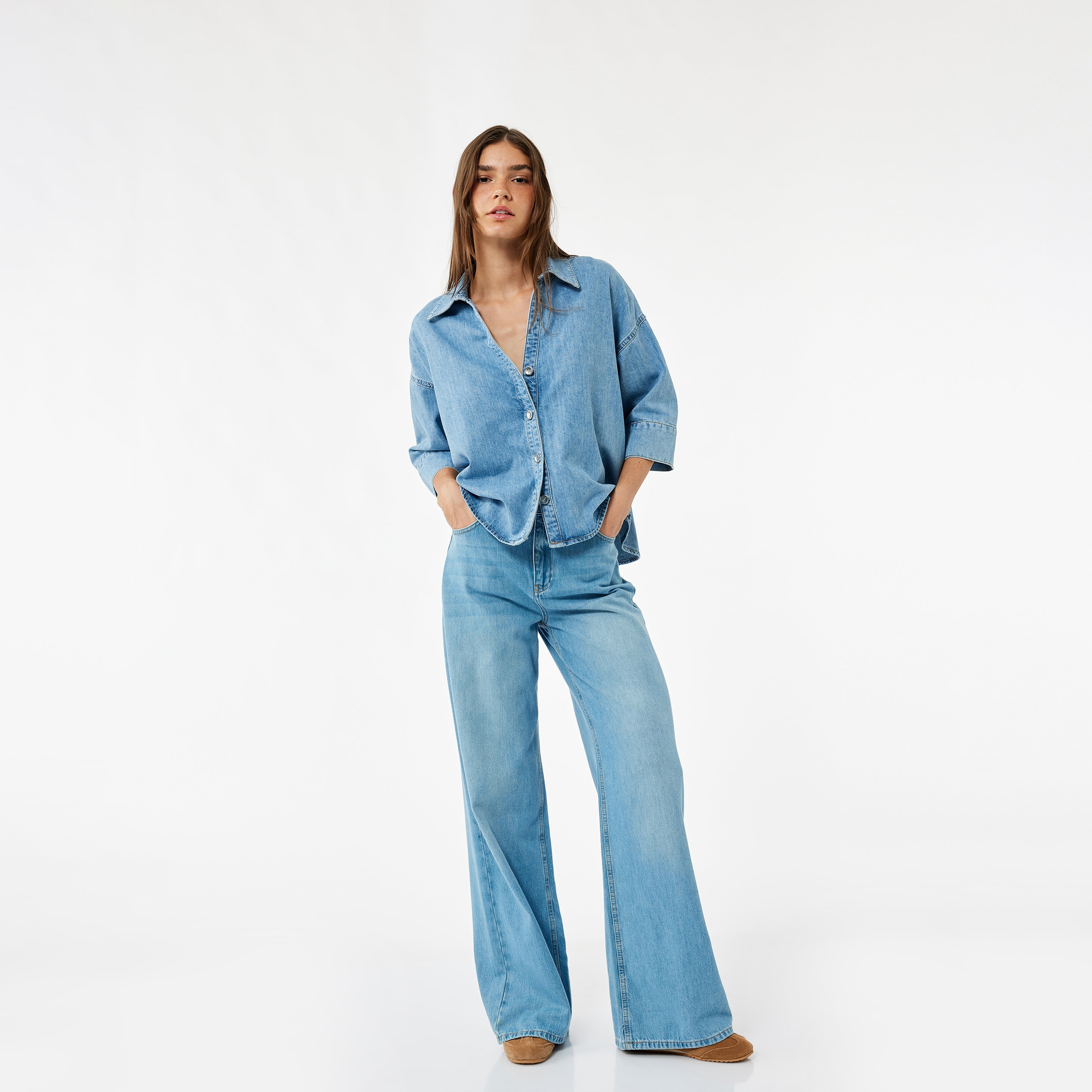 قميص واسع (بوكسي) حريمي بياقة وأكمام منسدلة وتأثير مغسول باللون الأزرق من كوتون-women-clothing-shirtsandblouses-shirts-image-2