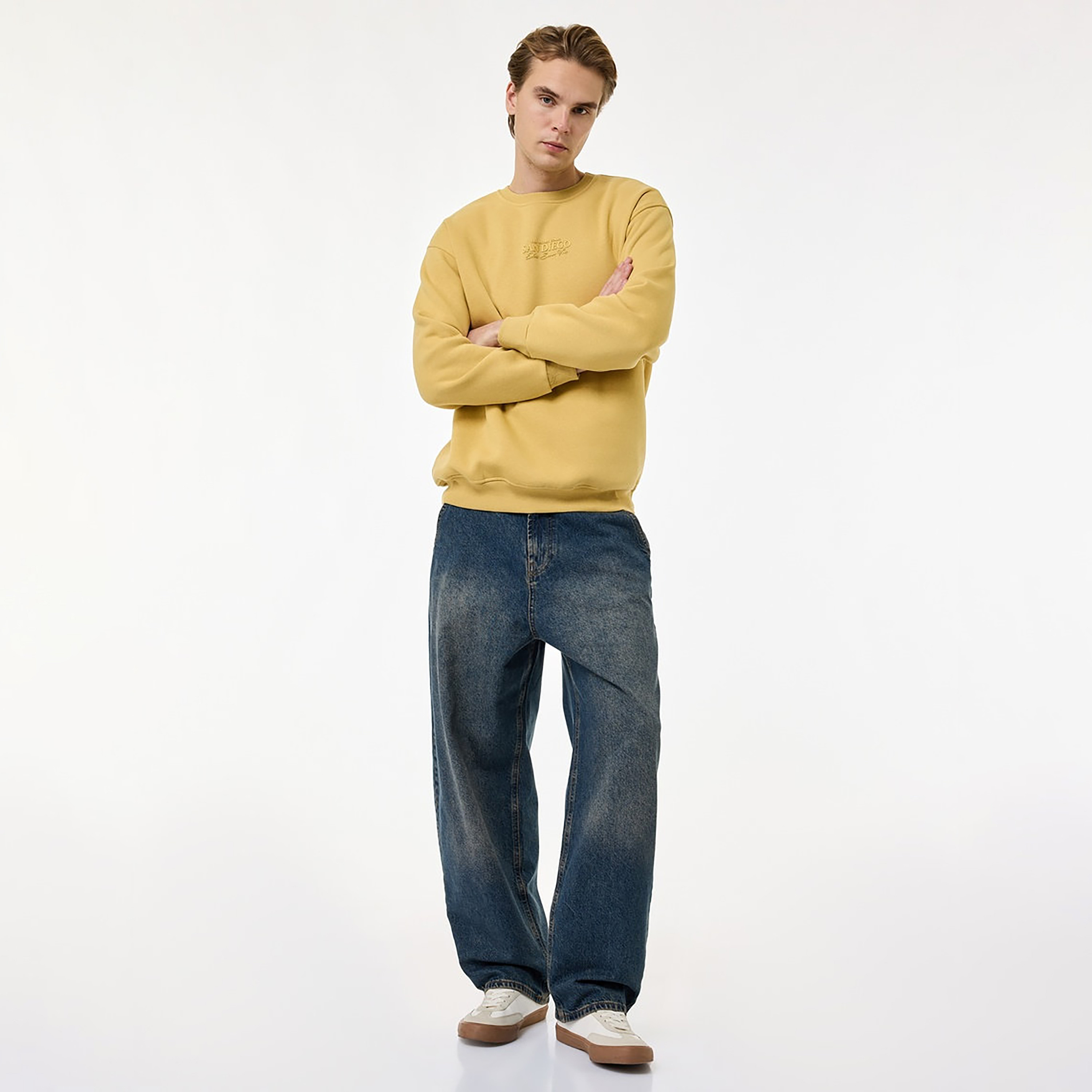 سويت شيرت رجالي سادة برقبة دائرية وأكمام طويلة من كوتون-men-winterwear-hoodiesandsweatshirts-image-2