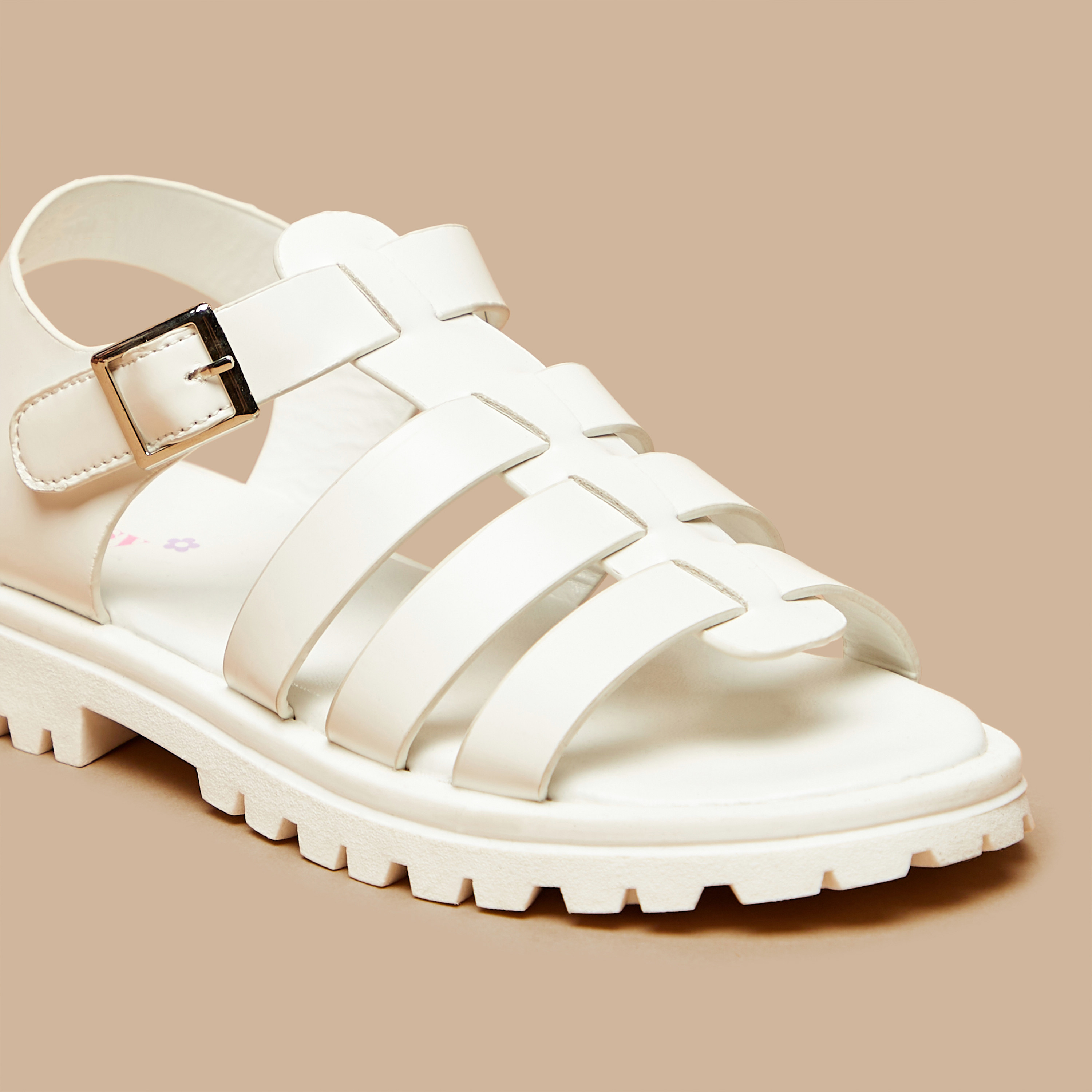 صندل سادة بمقدمة مفتوحة وإبزيم إغلاق من ليتل ميسي-girls-shoes-sandals-image-10