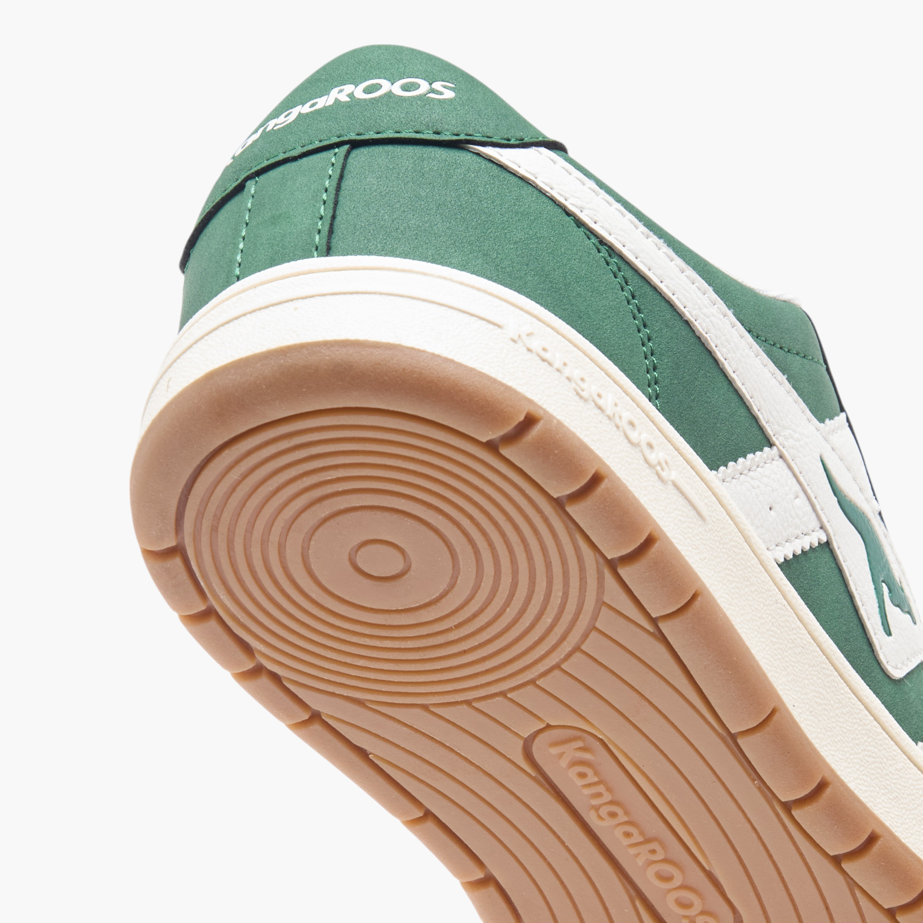حذاء سنيكرز برباط إغلاق وتفاصيل الشعار للجنسين من كانجاروس-women-shoes-sneakers-image-5