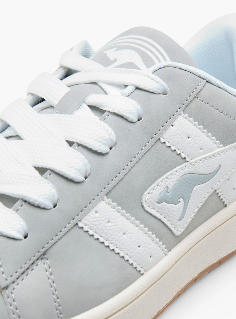 حذاء سنيكرز برباط إغلاق وتفاصيل الشعار للجنسين من كانجاروس-women-shoes-sneakers-image-4
