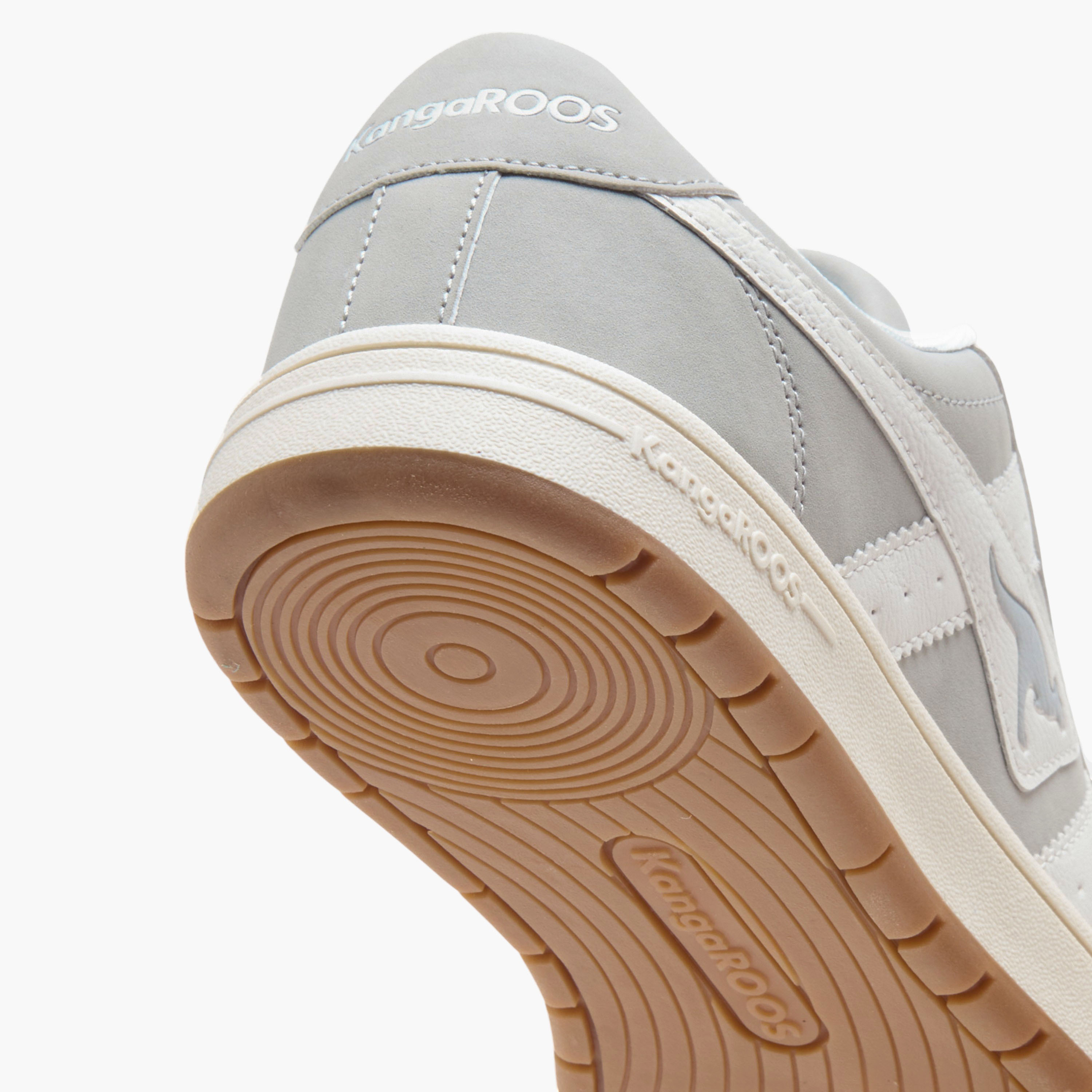 حذاء سنيكرز برباط إغلاق وتفاصيل الشعار للجنسين من كانجاروس-women-shoes-sneakers-image-5