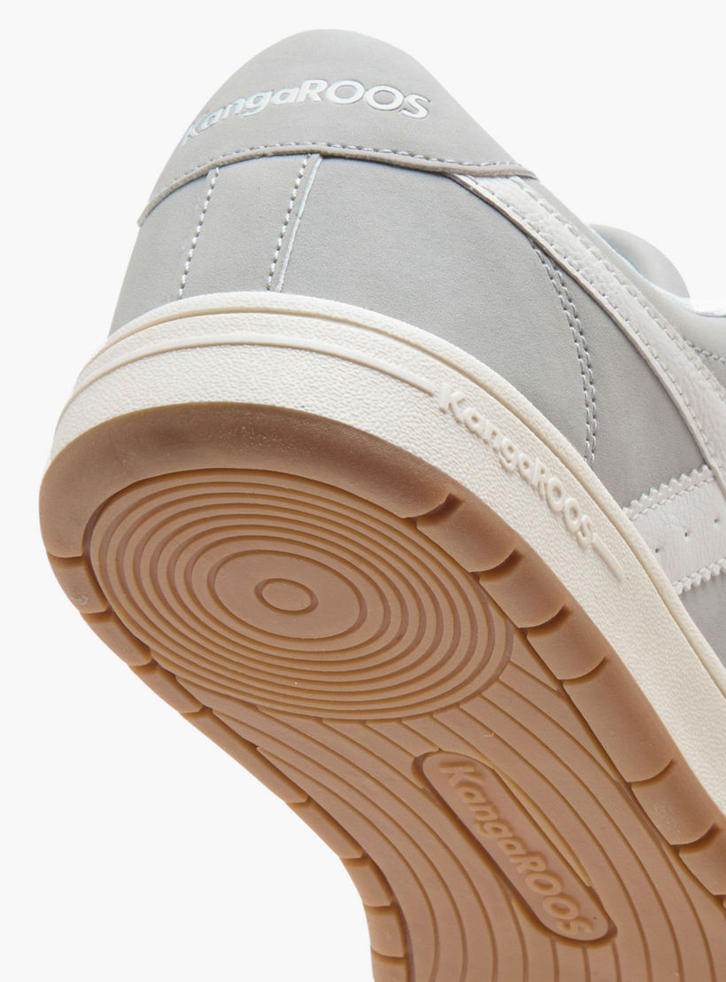 حذاء سنيكرز برباط إغلاق وتفاصيل الشعار للجنسين من كانجاروس-women-shoes-sneakers-image-5