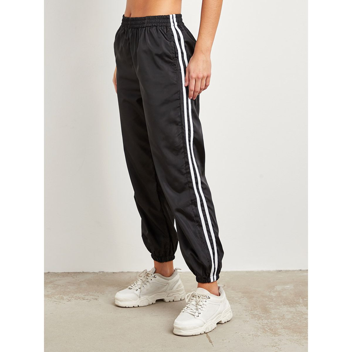 بنطلون رياضي بخطوط جانبية من ستايلي-women-clothing-bottoms-joggers-image-1