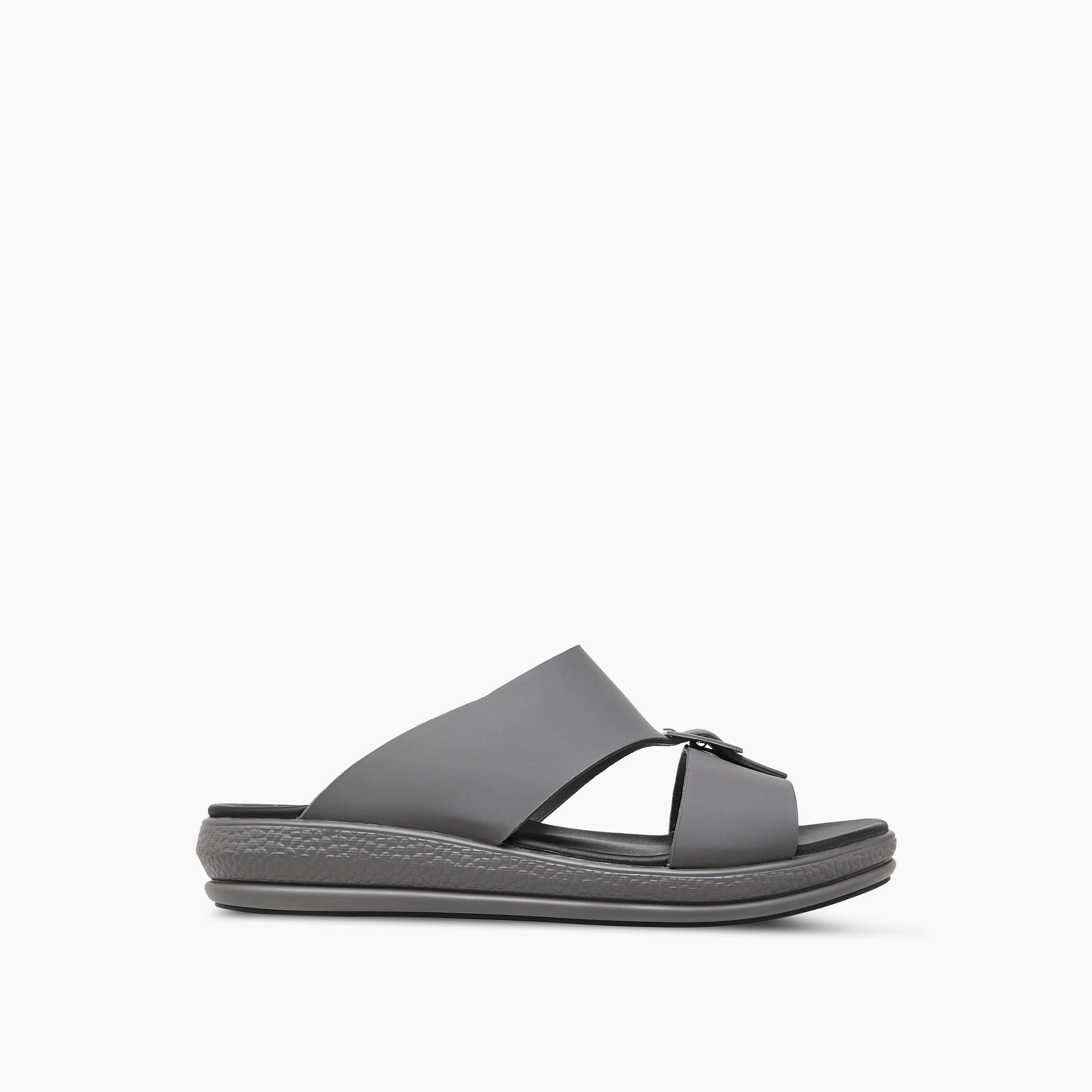 صندل عربي سهل الارتداء بزينة إبزيم إل بي إل من شو إكسبريس-men-shoes-sandals-image-3