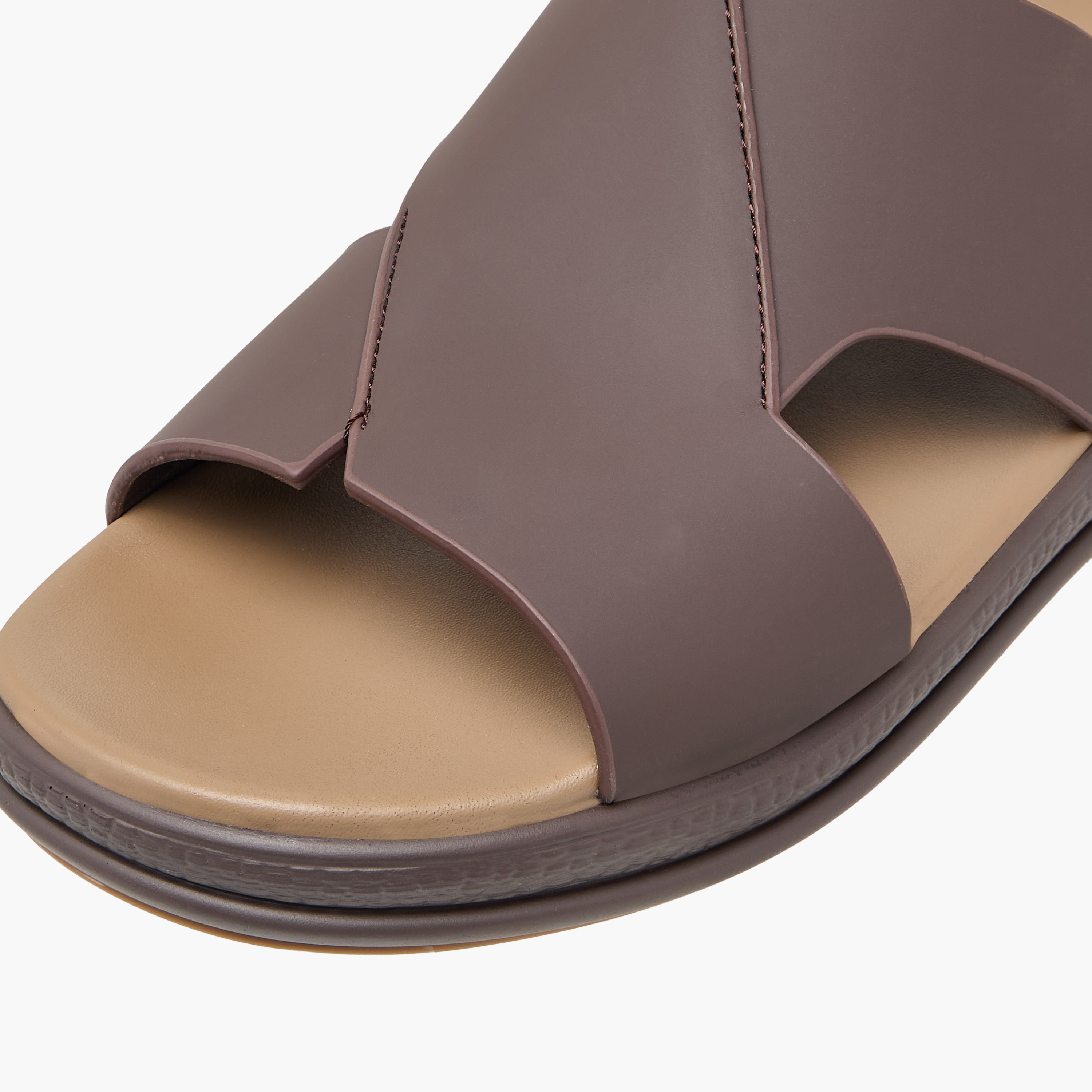 صندل سهل الارتداء مفرغ من أل بي أل من شو إكسبريس-men-shoes-sandals-image-4