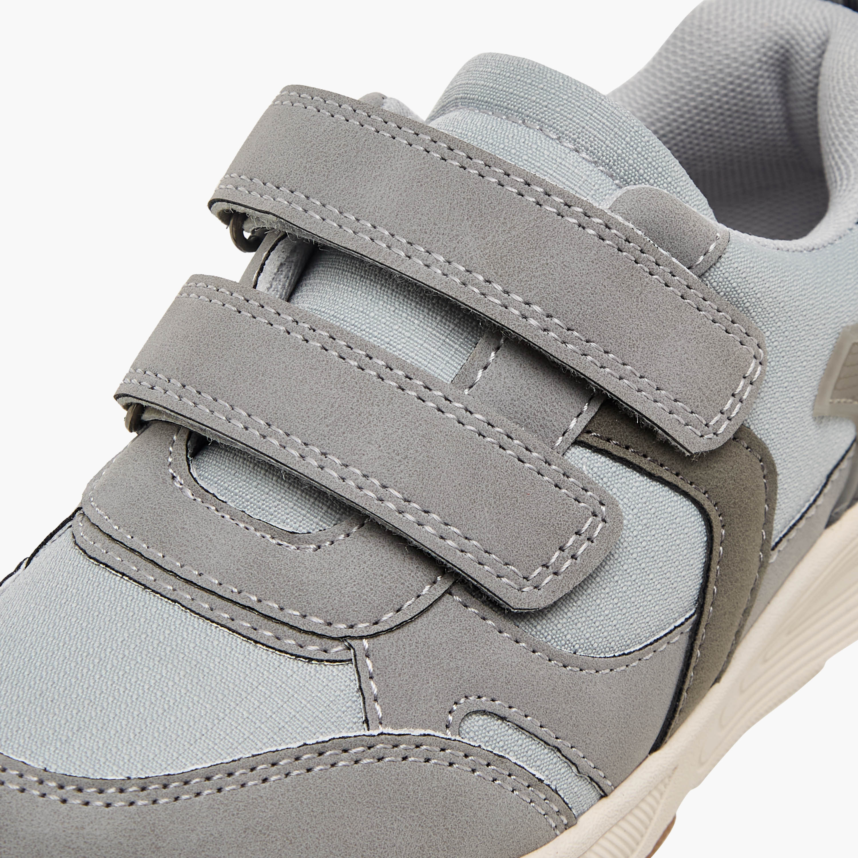 حذاء سنيكرز بشريط إغلاق لاصق وألواح للأطفال من جونيورز-boys-shoes-schoolshoes-image-4