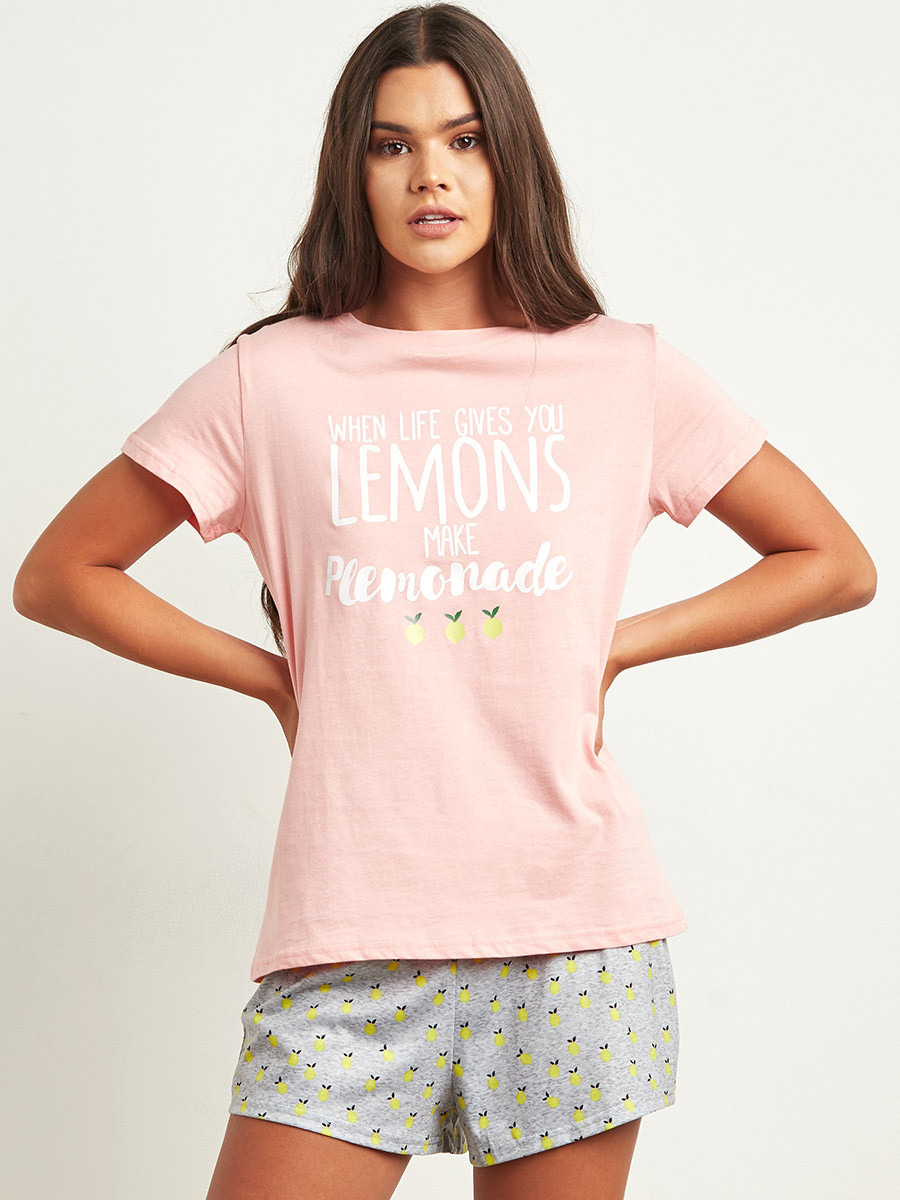 مجموعة من تيشيرت مطبوع وشورت من ستايلي-women-clothing-nightwear-pyjamas-longsets-image-1
