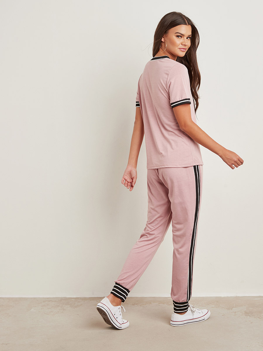 مجموعة من تيشيرت بشريط ملون وبنطلون رياضي من ستايلي-women-clothing-nightwear-pyjamas-longsets-image-2