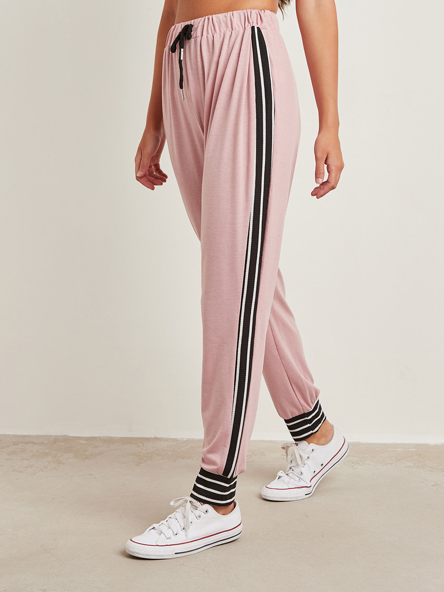 مجموعة من تيشيرت بشريط ملون وبنطلون رياضي من ستايلي-women-clothing-nightwear-pyjamas-longsets-image-5