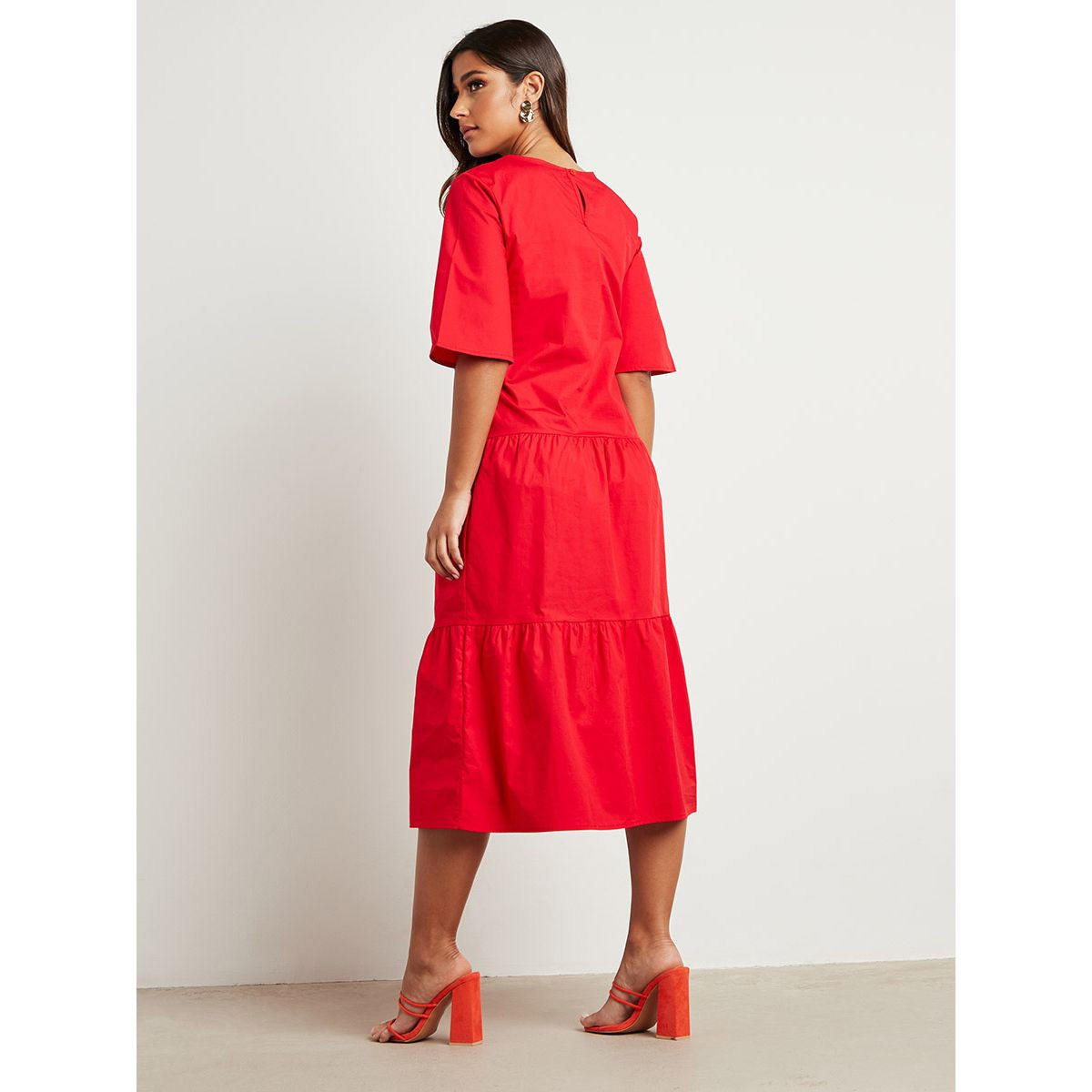 Styli Plain Round Neck Tiered Midi Dress with Short Sleeves-women-clothing-dresses-image-2