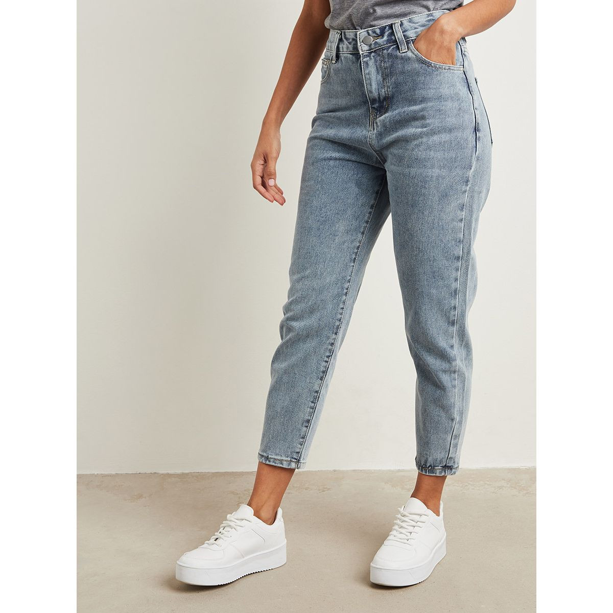 بنطلون جينز بتفاصيل مطرزة من ستايلي-women-clothing-bottoms-jeans-image-1