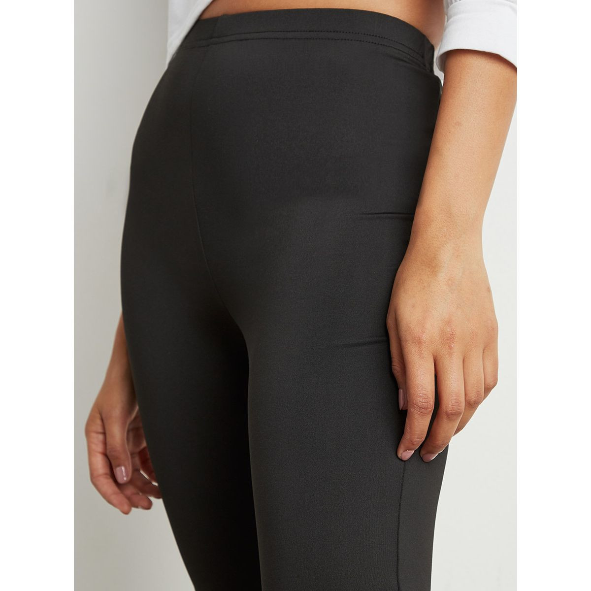 ليقنز بتفاصيل شبكية من ستايلي-women-clothing-bottoms-leggings-image-4