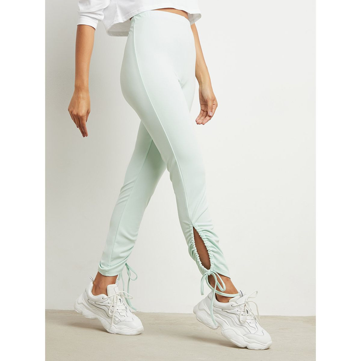 بنطلون سادة بتفاصيل كشكش من ستايلي-women-clothing-trousers-image-1
