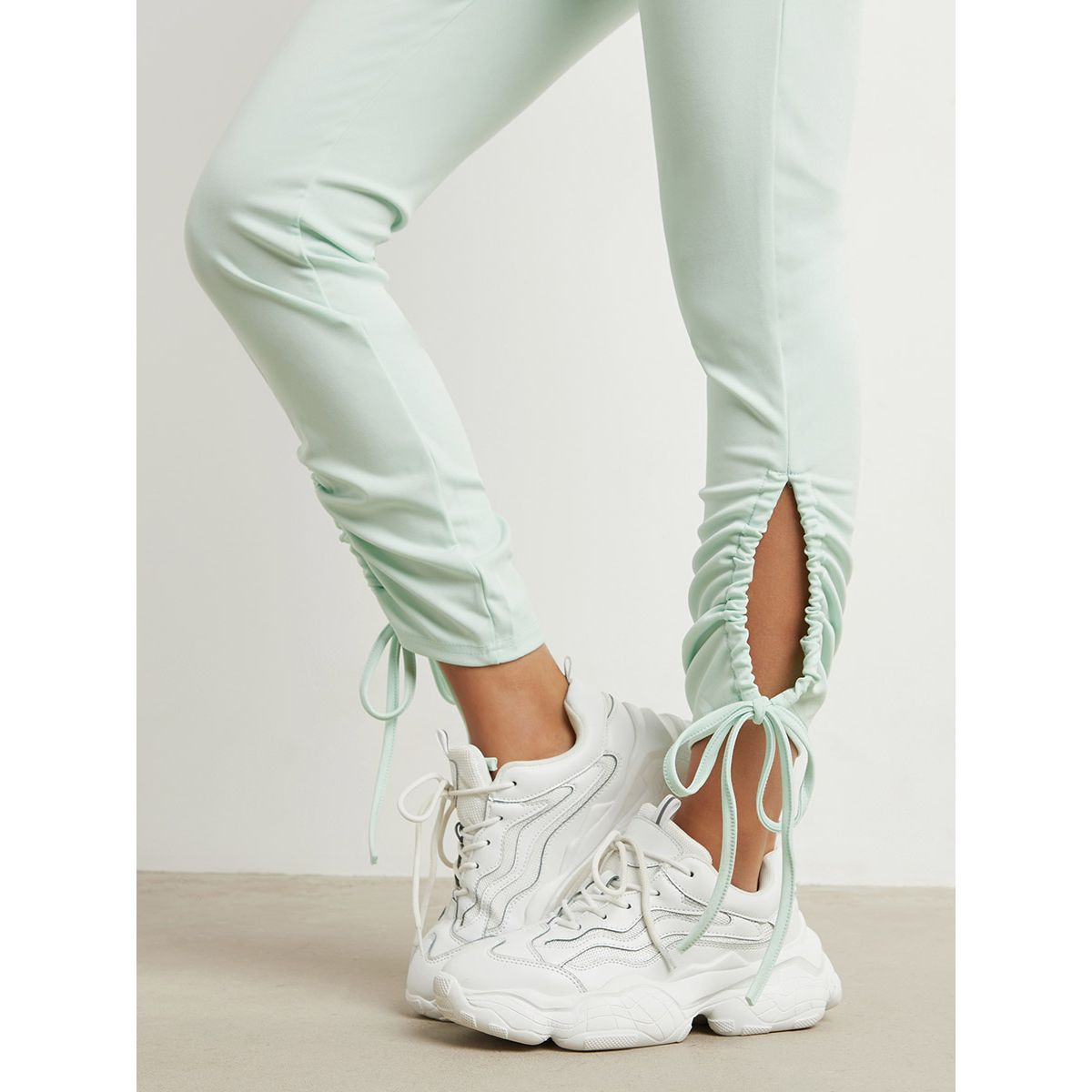 بنطلون سادة بتفاصيل كشكش من ستايلي-women-clothing-trousers-image-5