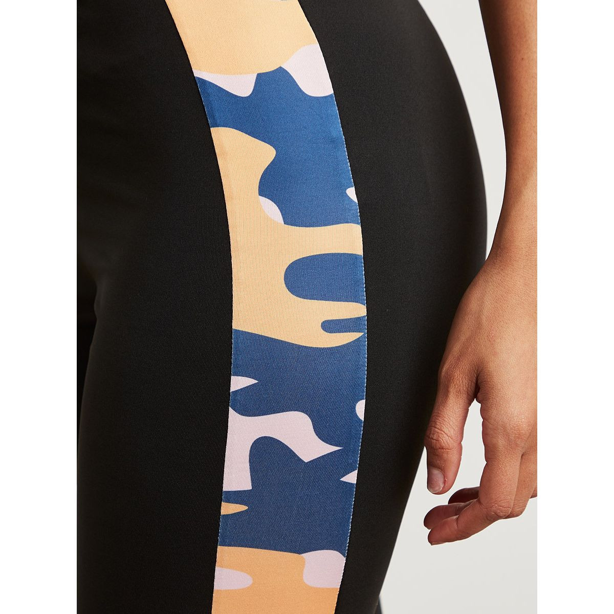 Styli Camo Printed Mesh Insert Detail Leggings-women-clothing-leggings-image-5