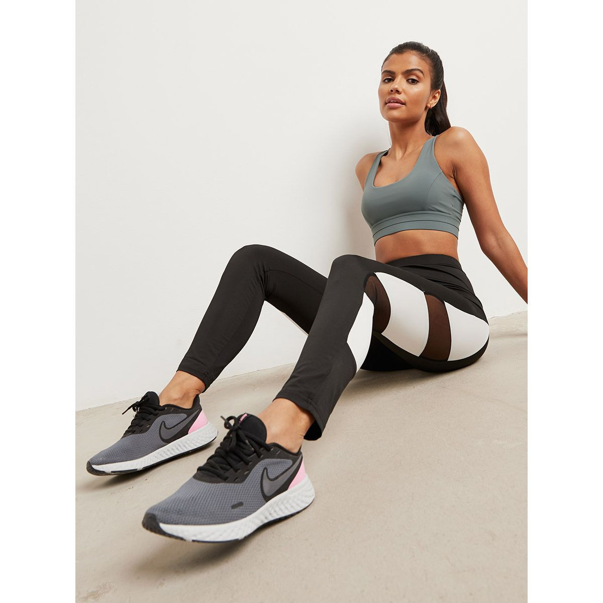 ليقنز بتفاصيل شبكية من ستايلي-women-clothing-leggings-image-2