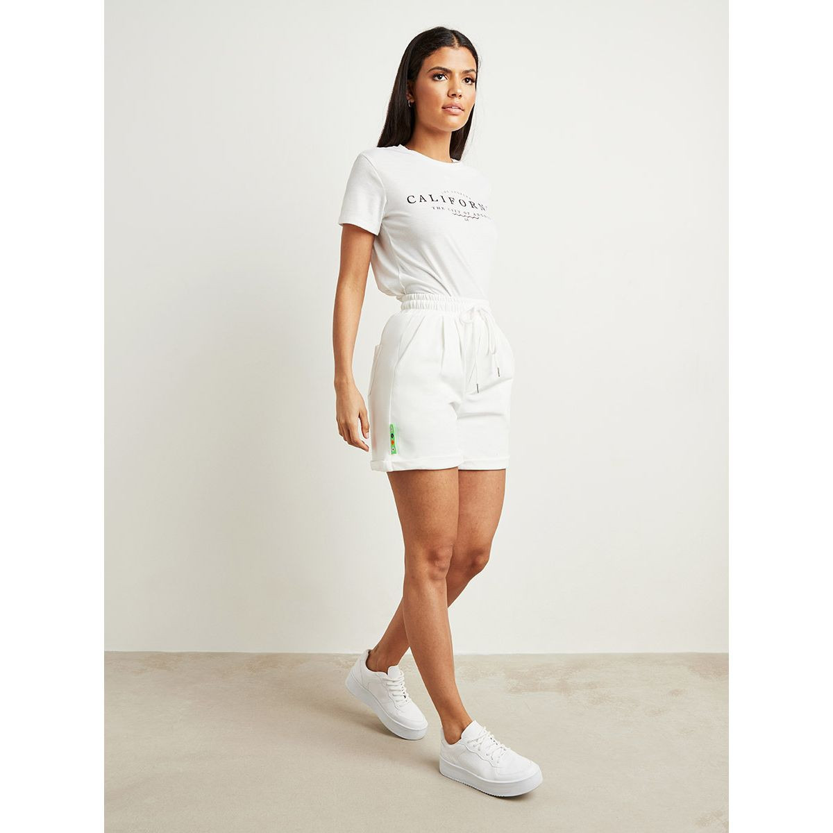 شورت للركض بجيوب من ستايلي-women-clothing-shorts-image-3