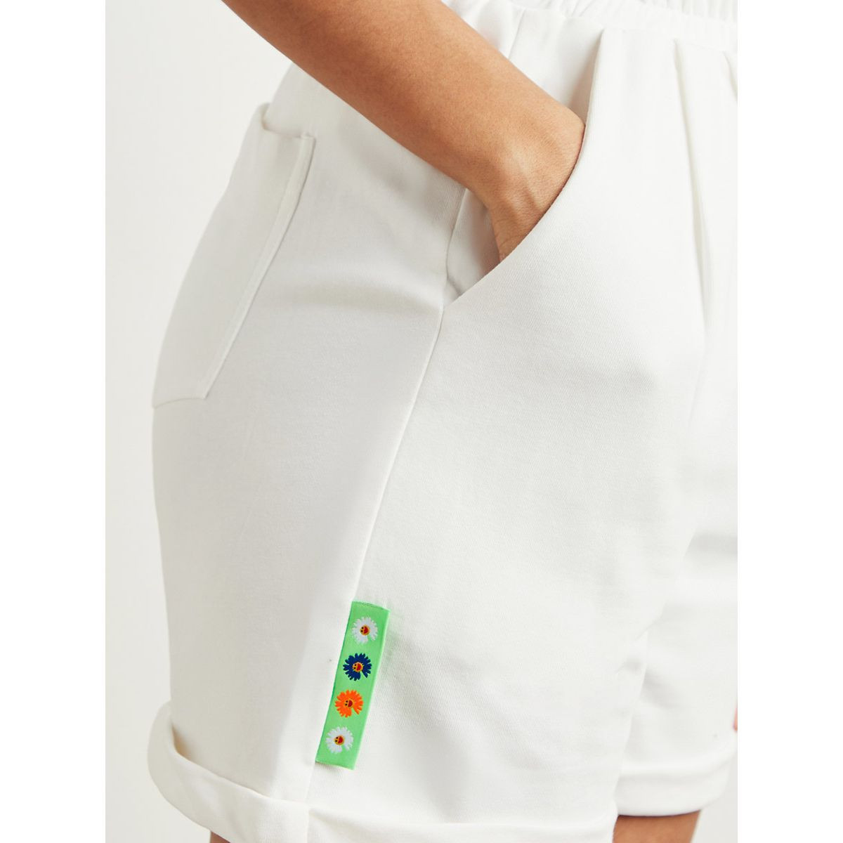 شورت للركض بجيوب من ستايلي-women-clothing-shorts-image-4