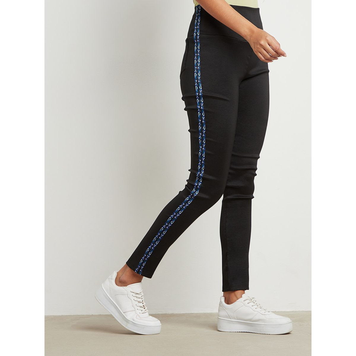 ليقنز بقصة ضيقة-women-clothing-leggings-image-1
