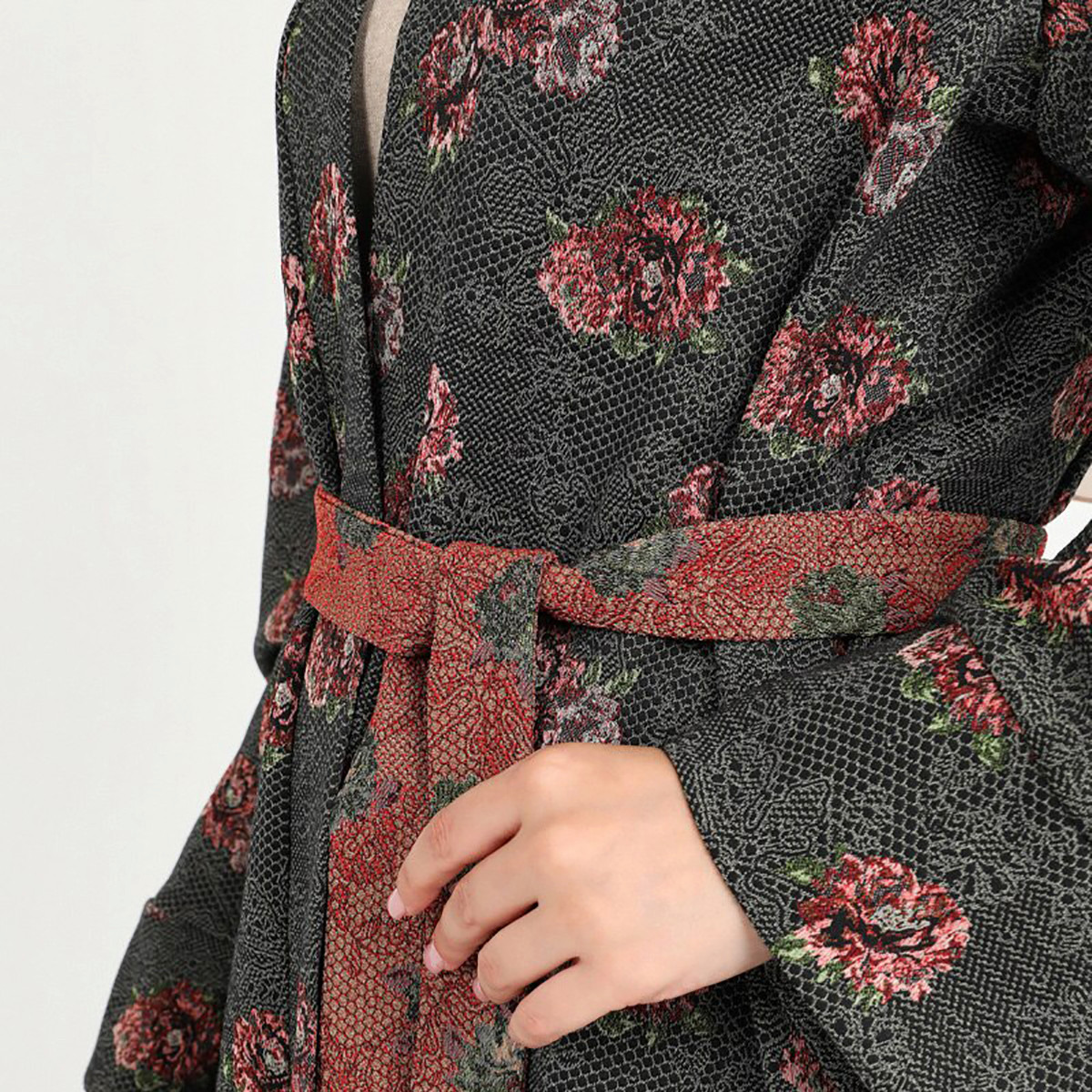 عباية نسائية من مودانيسا سوداء مفتوحة من الأمام مزينة بالورود مع حزام برباط-women-arabicclothing-abayas-image-4