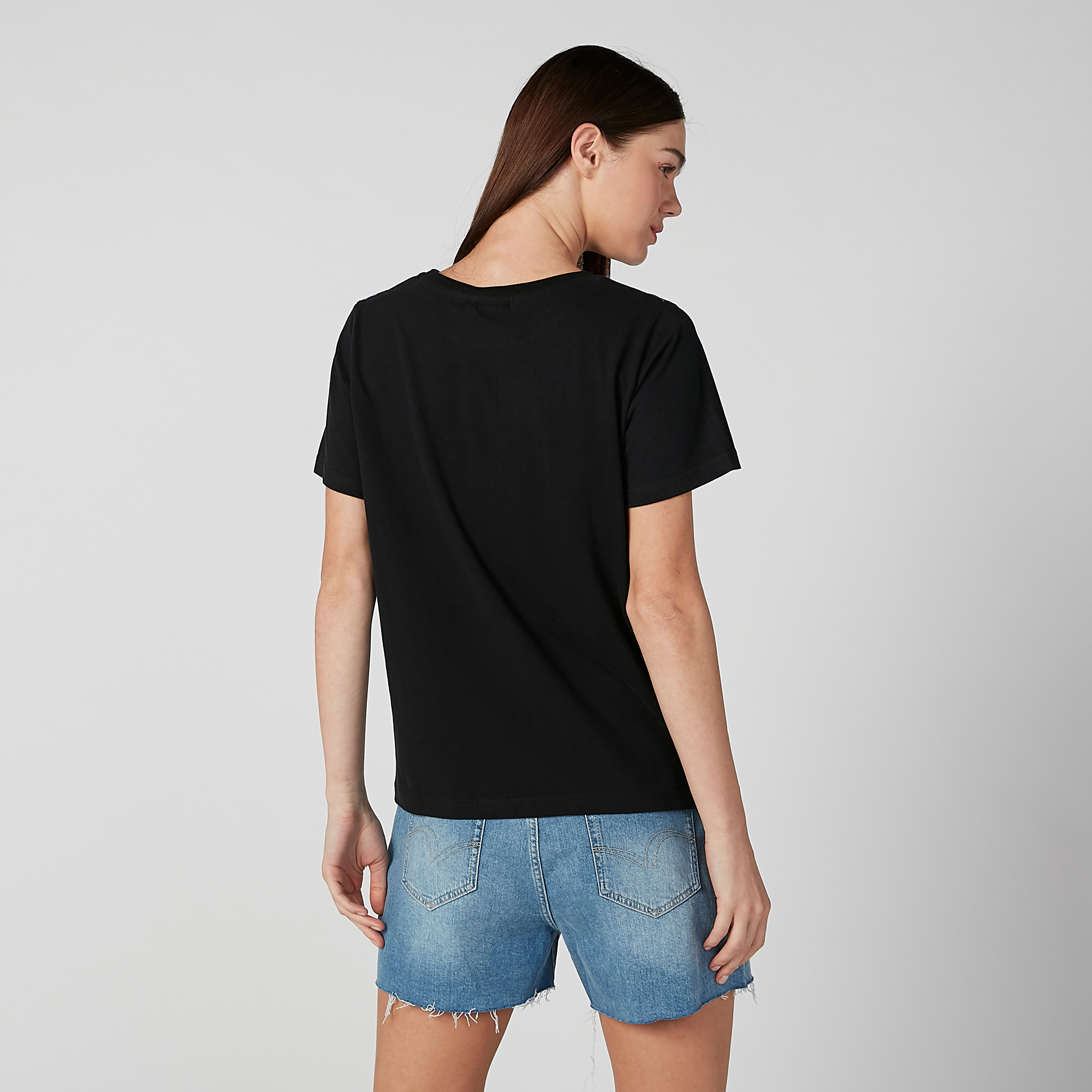 تيشيرت مستدام بياقة ضيّقة وطبعات سمايلي وورلد -women-clothing-tshirts-image-3