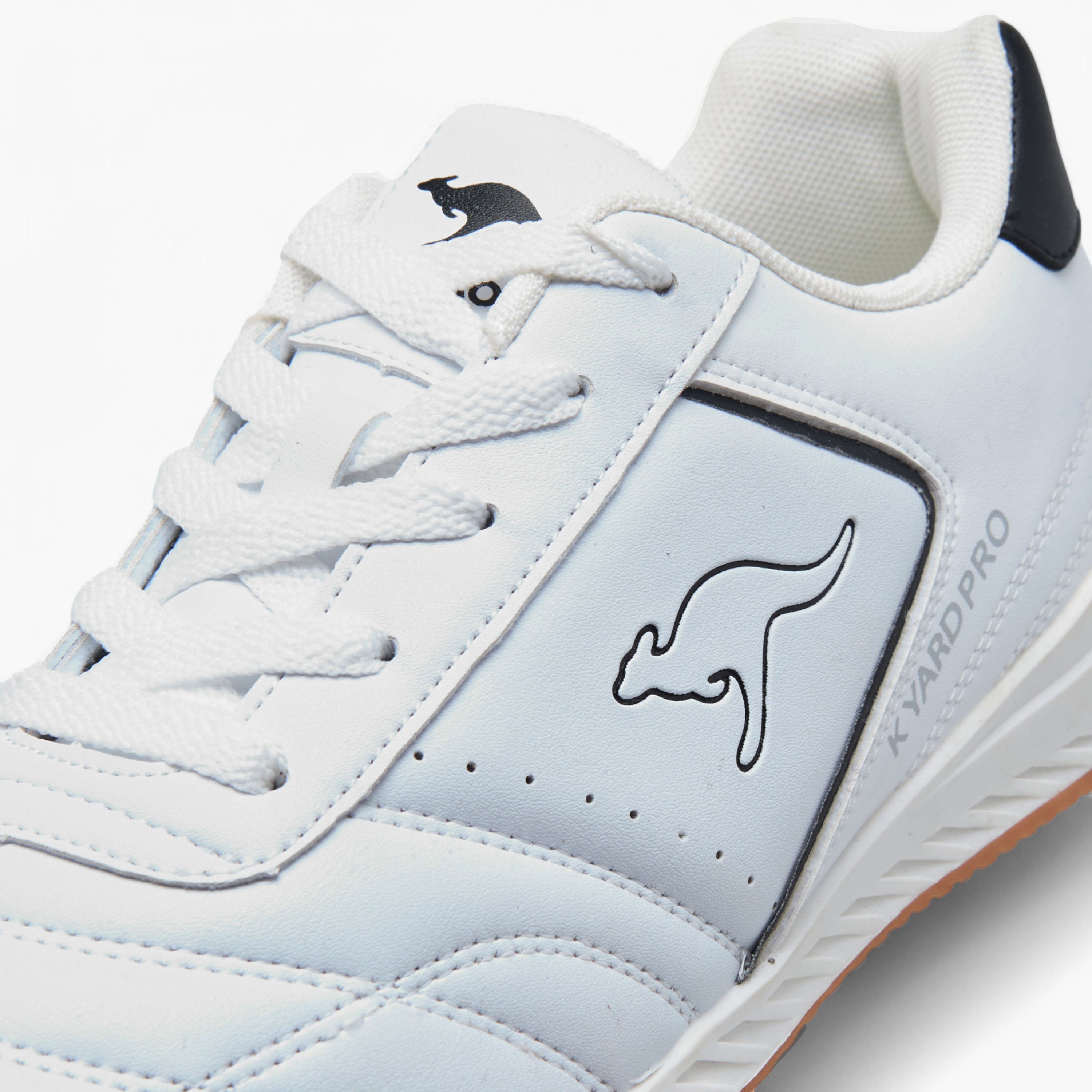 حذاء سنيكرز برباط إغلاق وتفاصيل الشعار للنساء من كانجاروس-women-shoes-sneakers-image-4