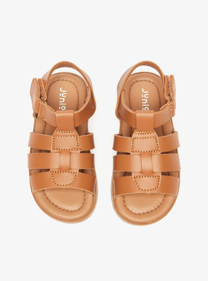 صندل سادة بمقدمة مفتوحة وشريط إغلاق من جونيورز-boys-shoes-sandals-image-3