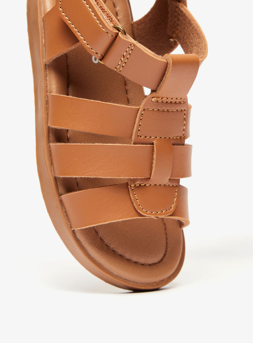 صندل سادة بمقدمة مفتوحة وشريط إغلاق من جونيورز-boys-shoes-sandals-image-4