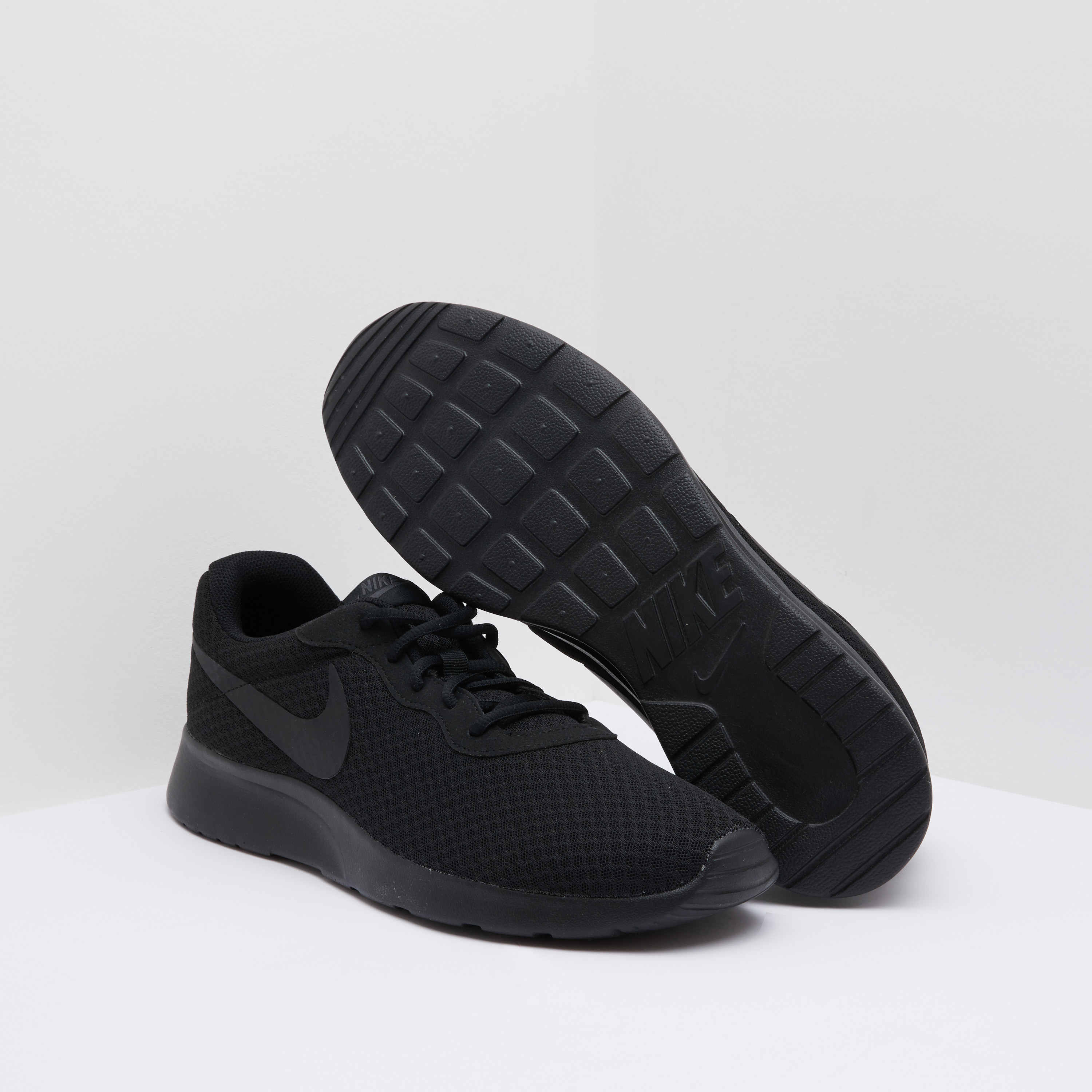 Nike textured hotsell lace up shoes