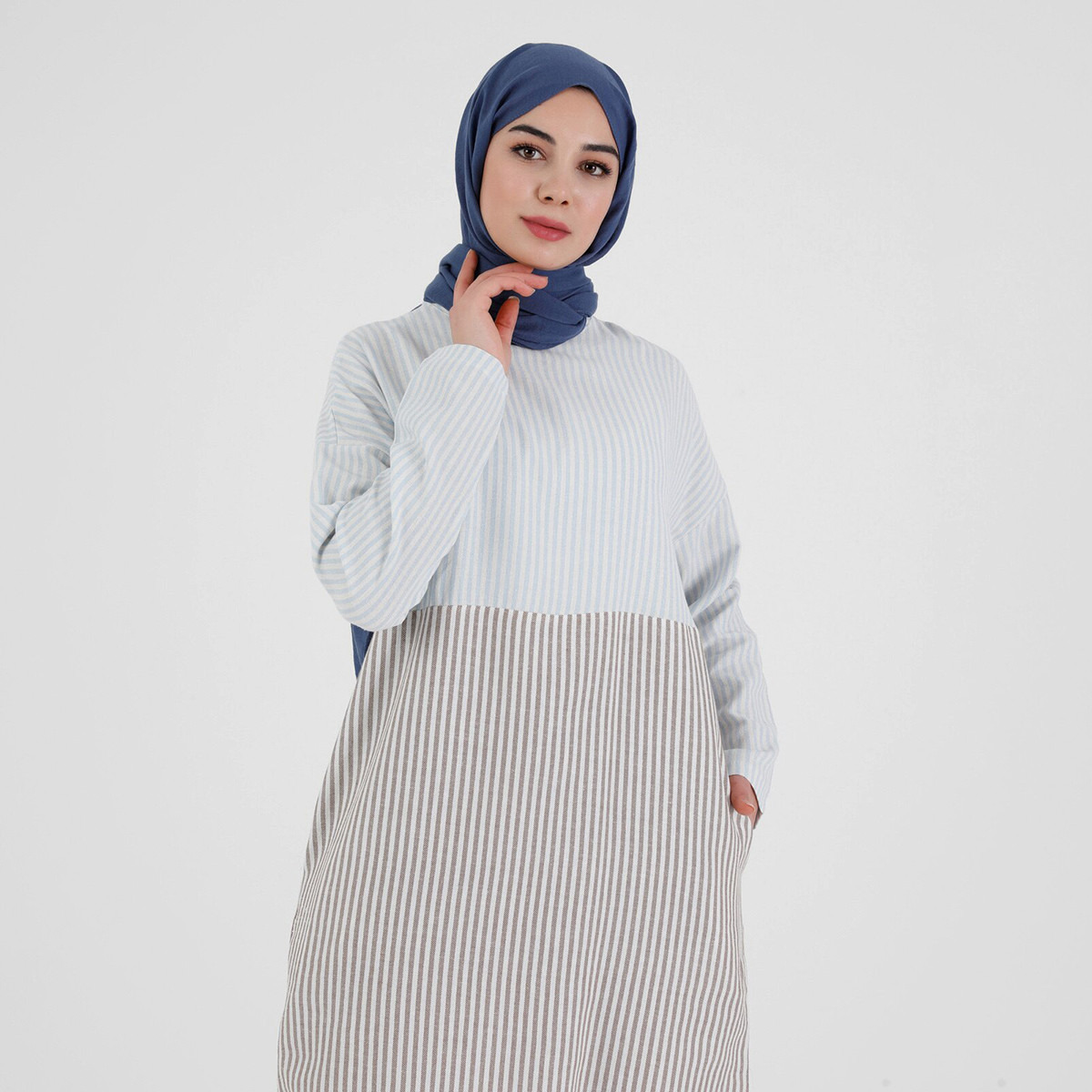 Modanisa Women Blue Striped Crew Neck Tunic with Pockets-women-clothing-shirtsandblouses-blouses-image-4
