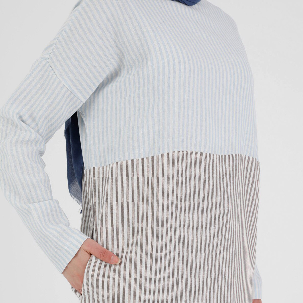 تونيك نسائي مع جيوب من مودانيسا مخطط بلون ازرق مع رقبة دائرية-women-clothing-shirtsandblouses-blouses-image-5