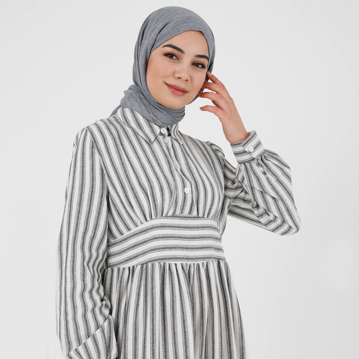 Modanisa Women Black Striped Collared Neck Buttoned Jalabiya-women-clothing-dresses-image-4